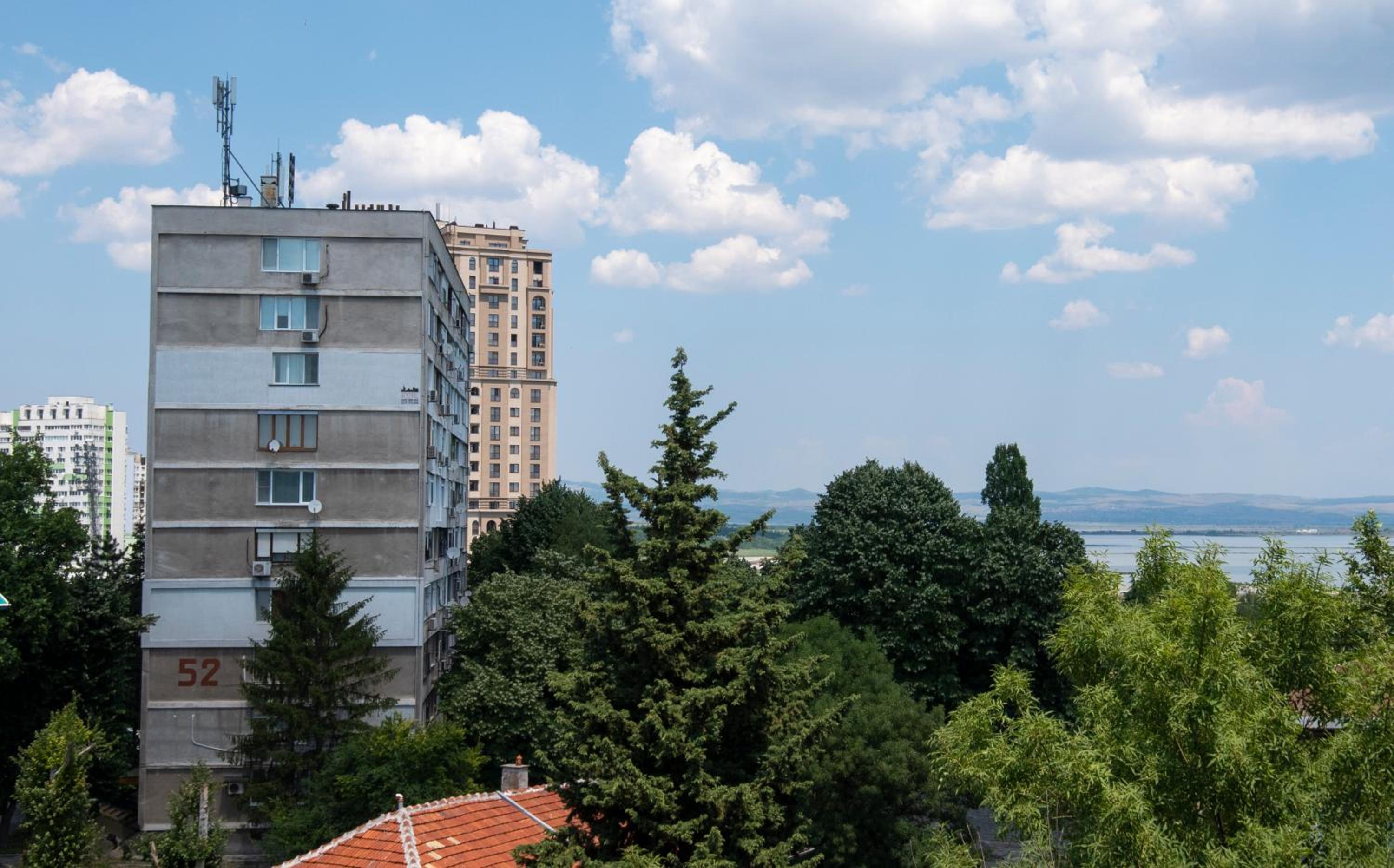 Azure Pretty Apartment TOP Location near Sea Garden