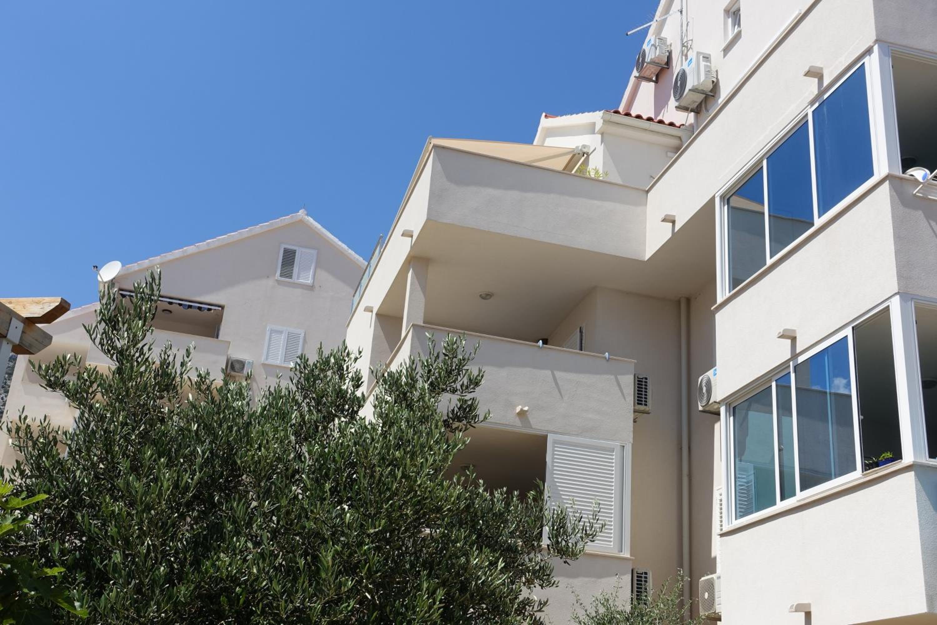 New and modern apartment Karavona Bol view 2
