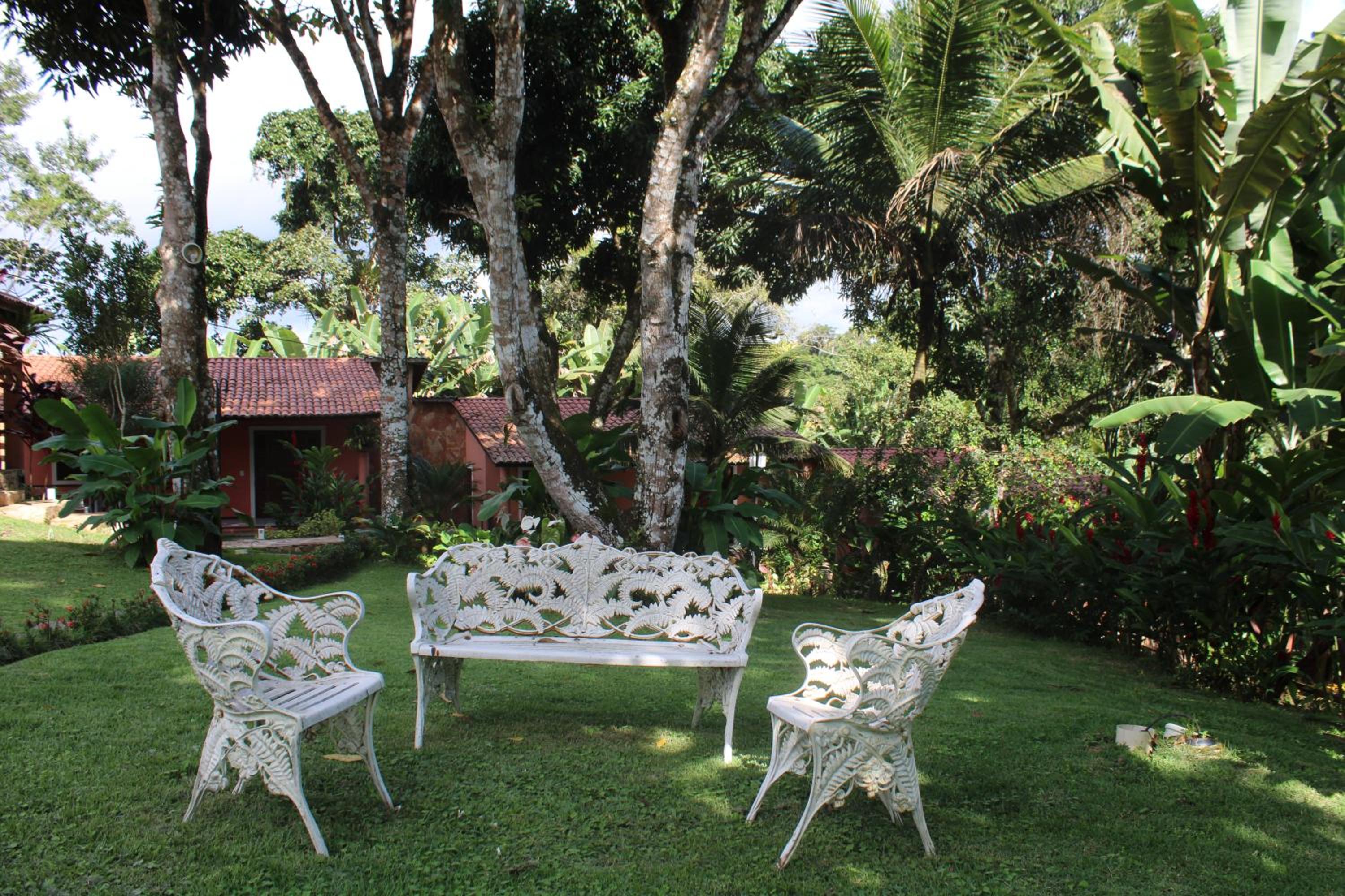 HOTEL CANTINHO DAS FLORES