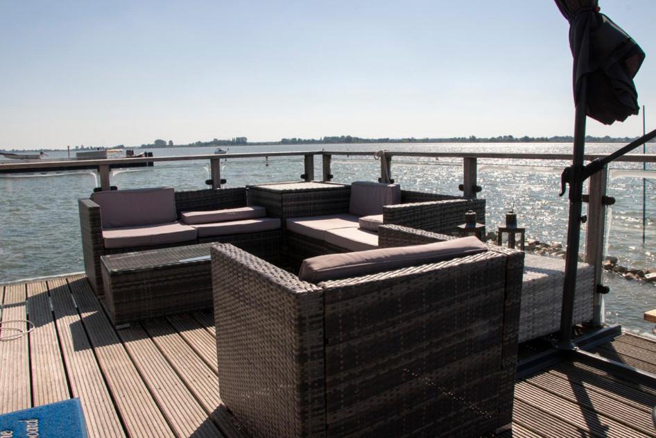 Water Villa, Houseboot at the Lake, Great Views, 70 km to Amsterdam view 5
