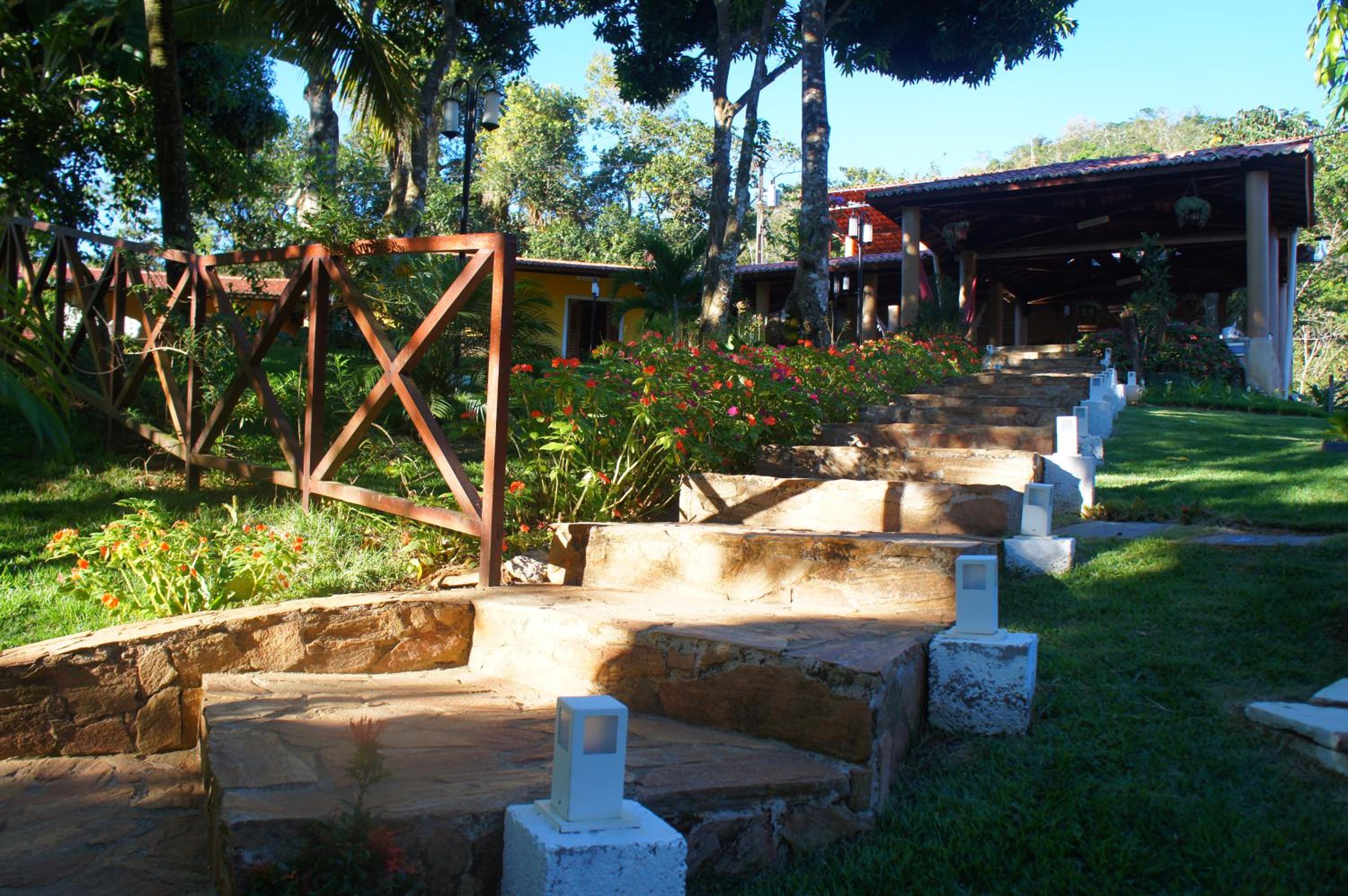 HOTEL CANTINHO DAS FLORES