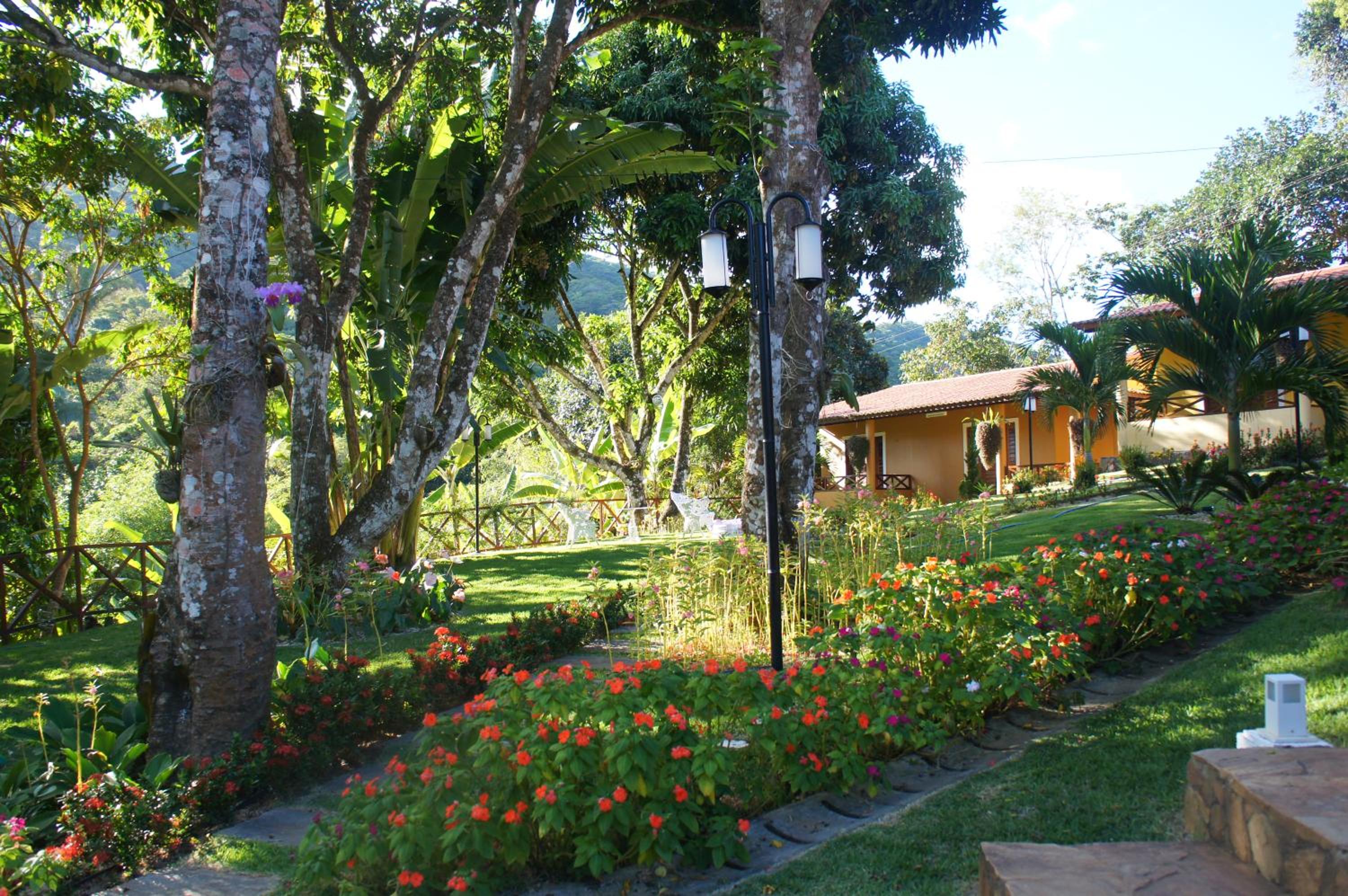 HOTEL CANTINHO DAS FLORES
