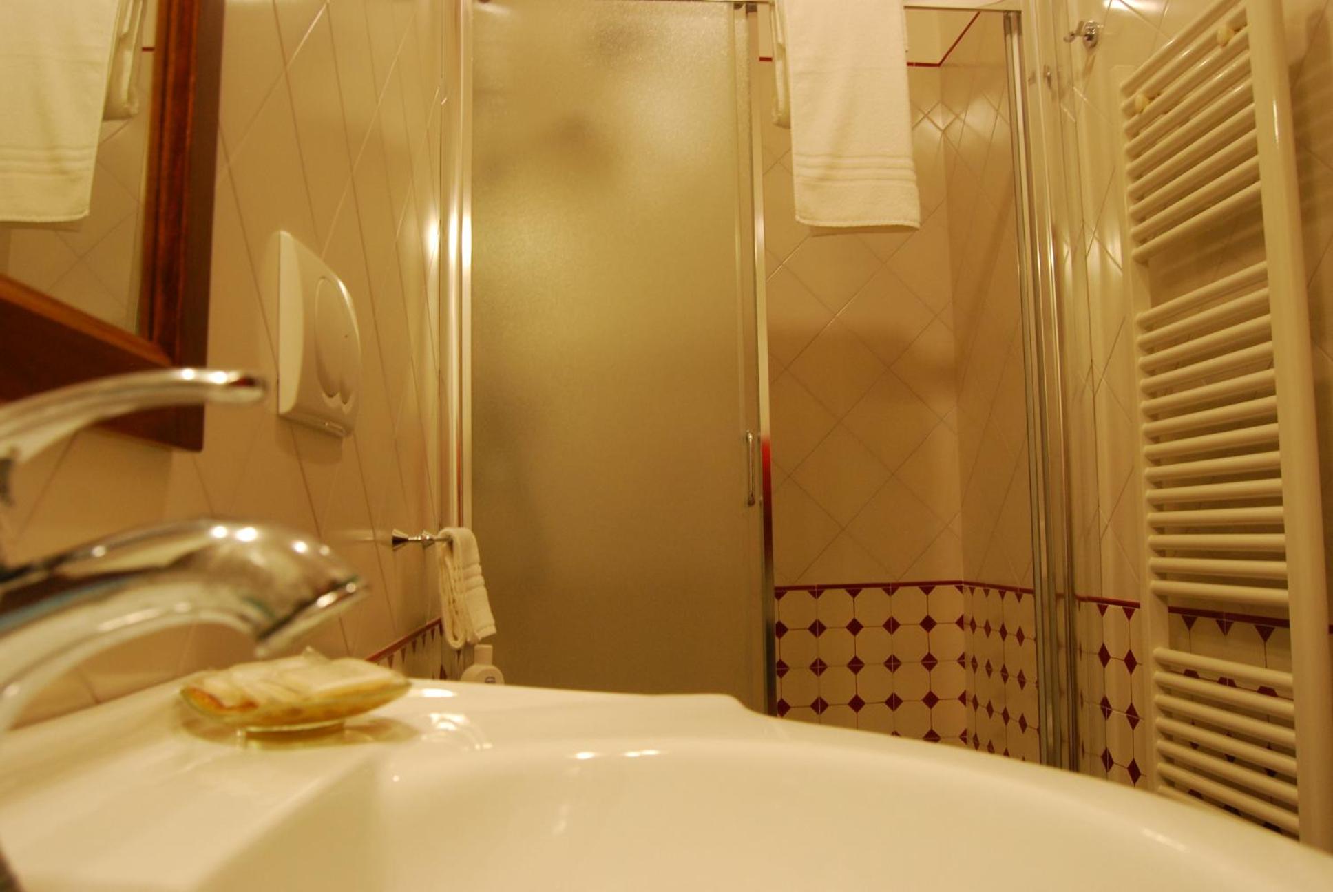 B&B Corte Barocca en Lecce — bathroom