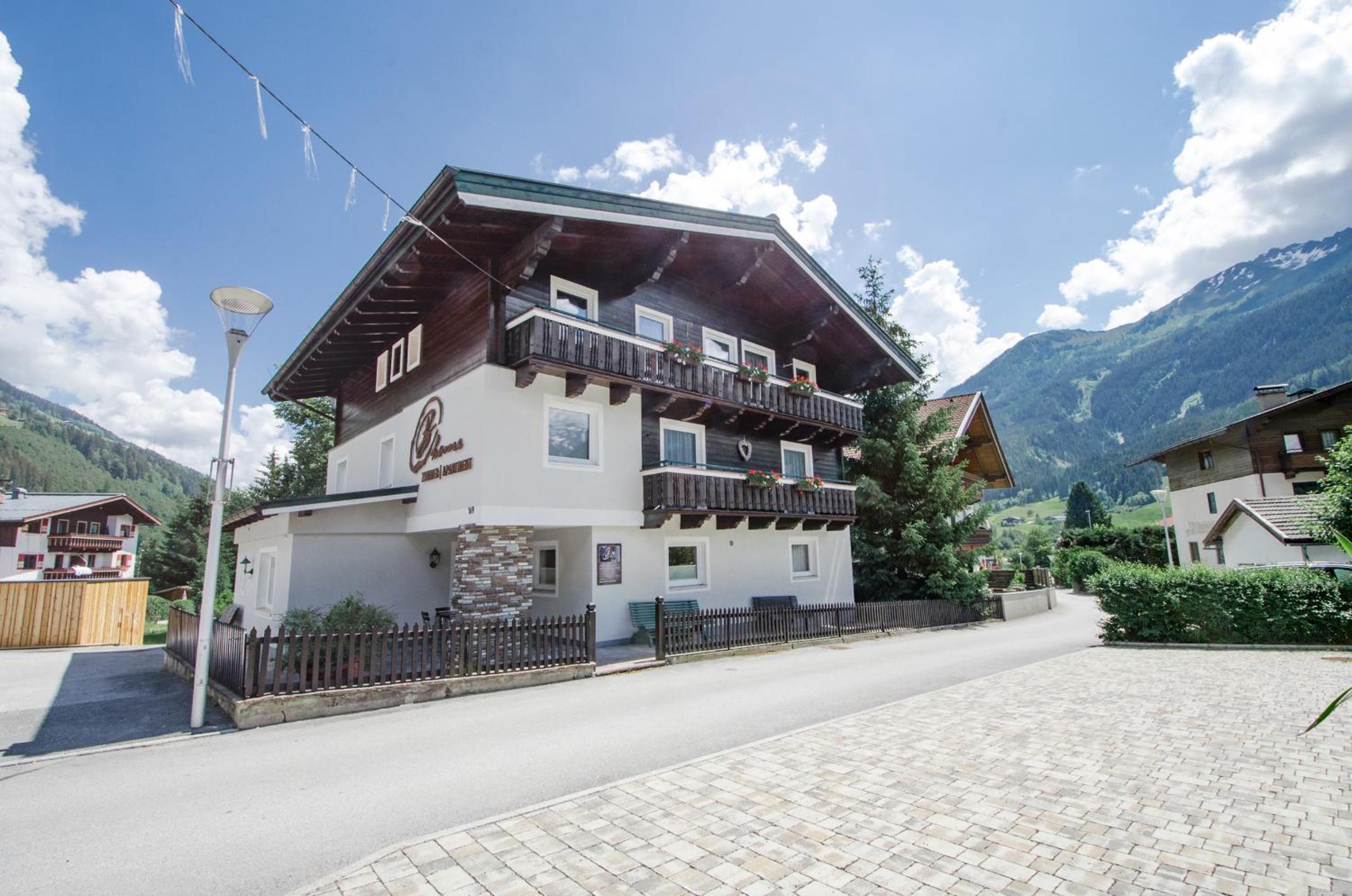 Bhome Gästehaus b&b / Apartments