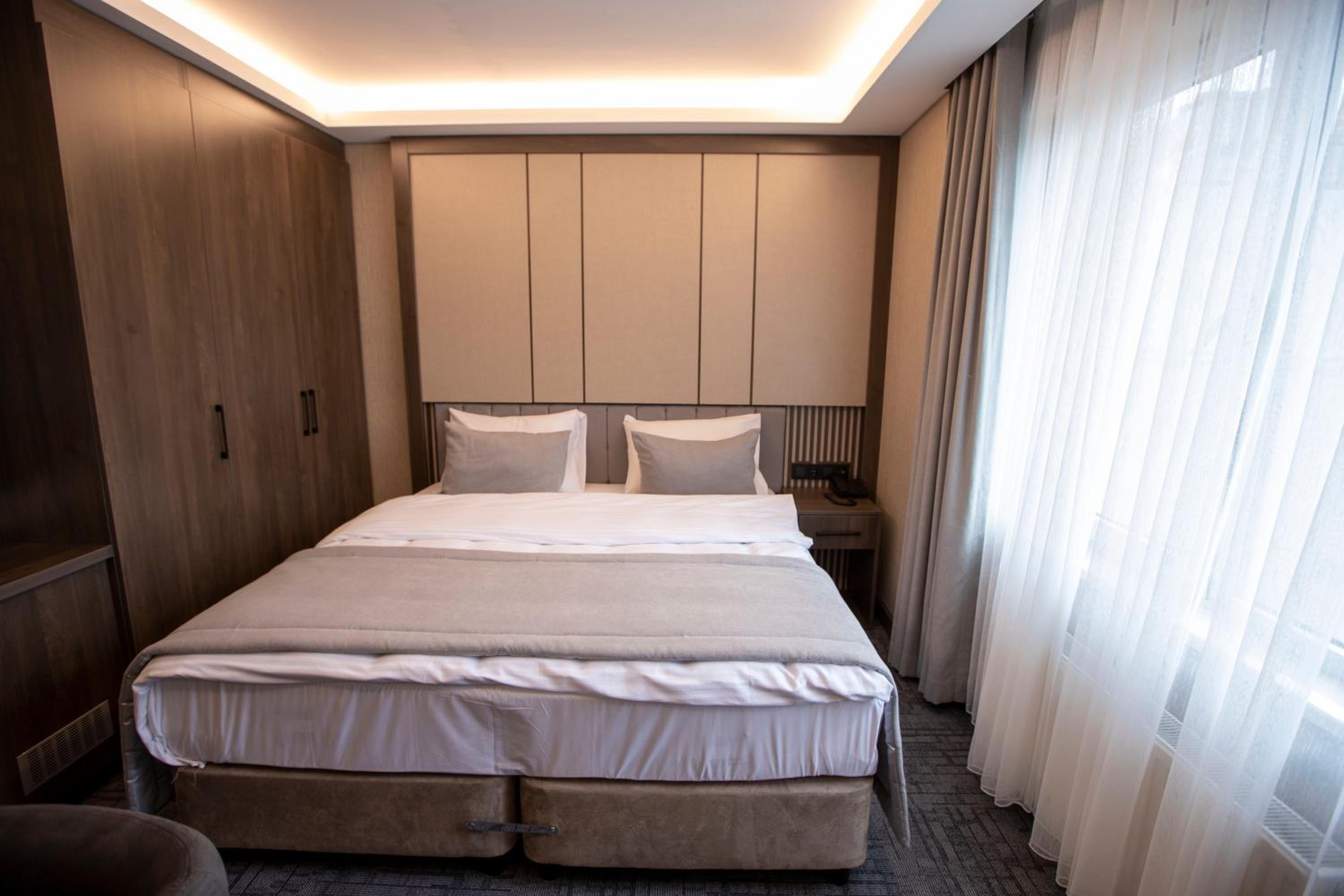 THE GREEN HOTEL - Image 12