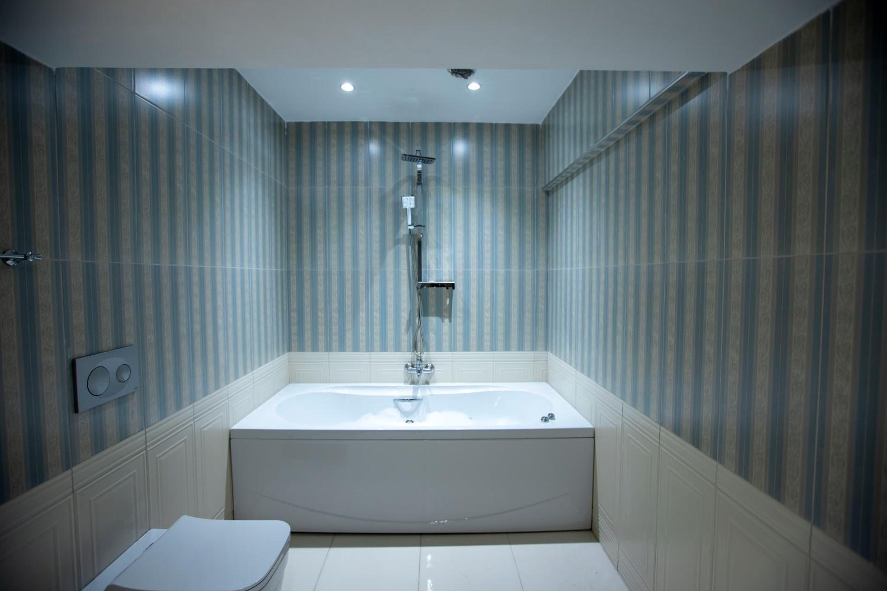 THE GREEN HOTEL - Image 10