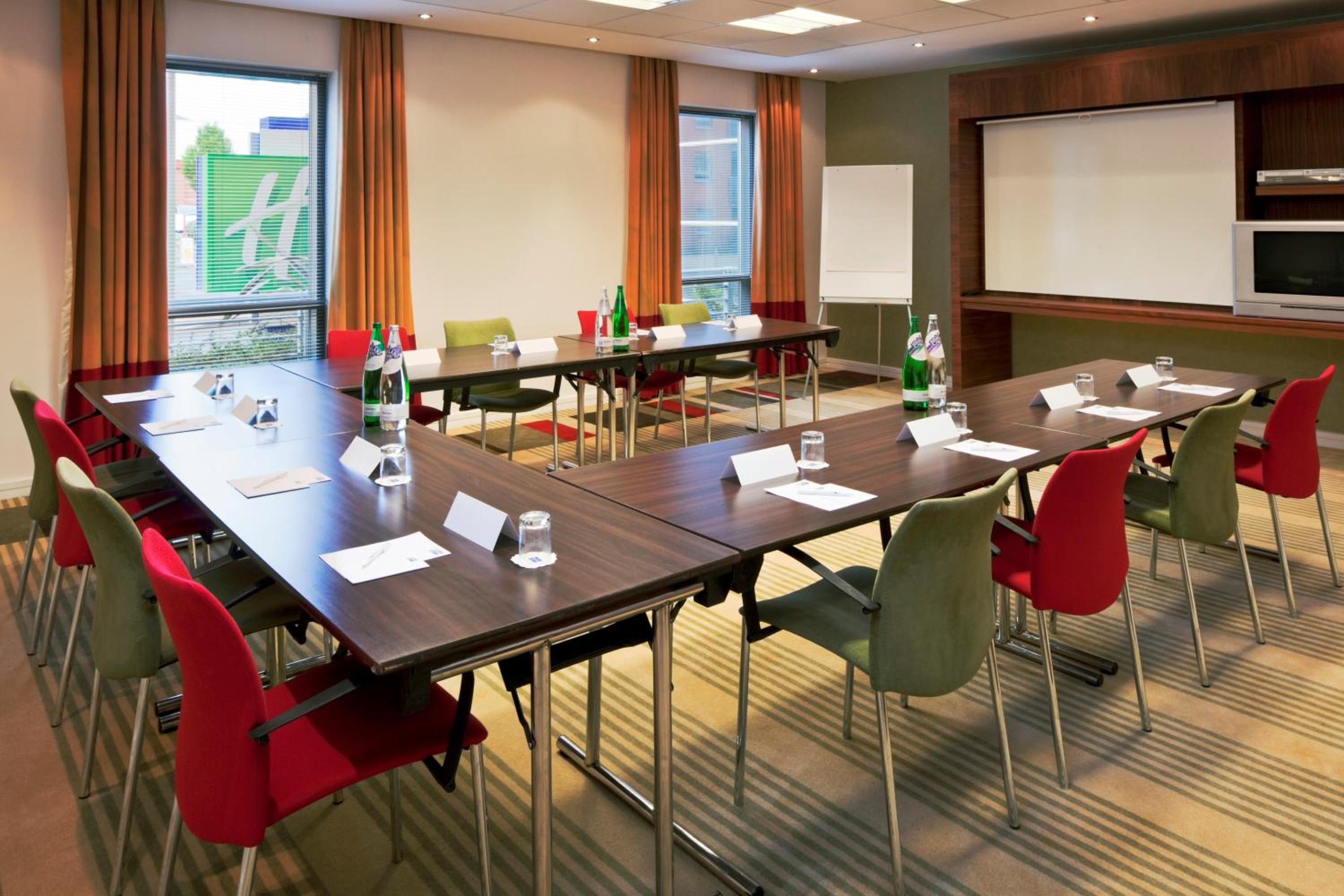 Stevenage Vacations - Holiday Inn Express Stevenage, an IHG Hotel - Property Image 2