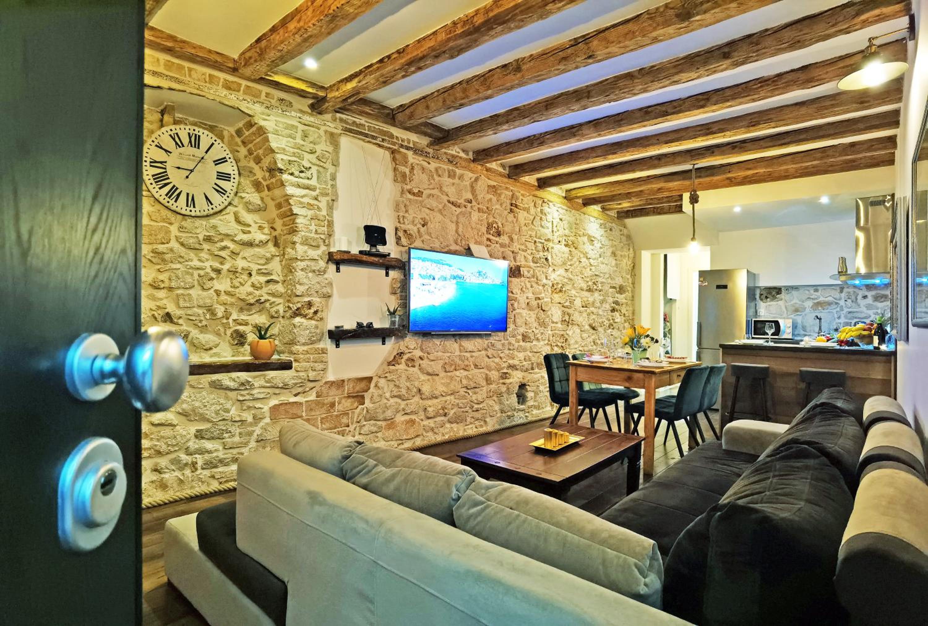 Pearl Stone Apartments photo 2