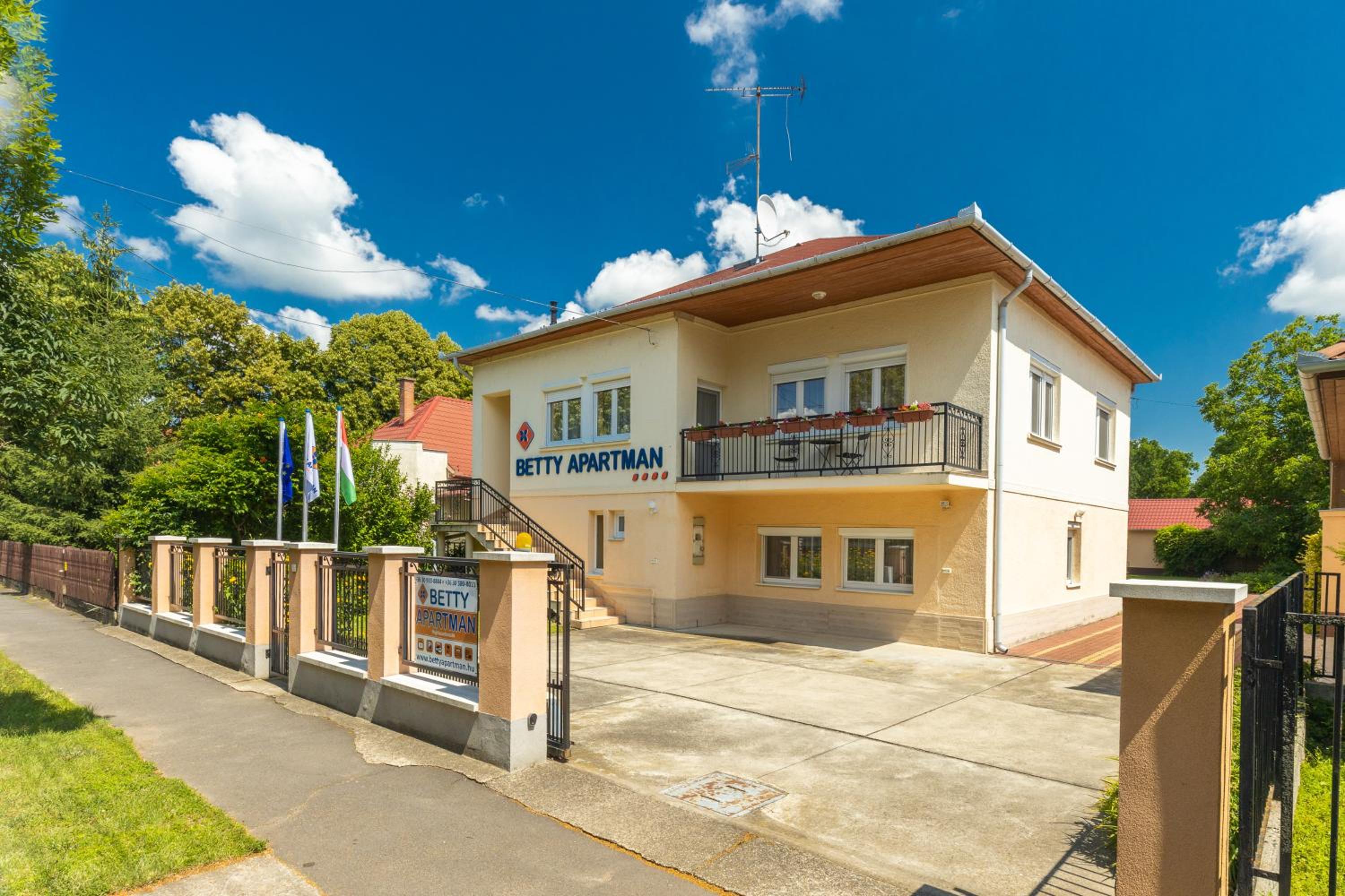 Betty Apartman Hajdúszoboszló view 2