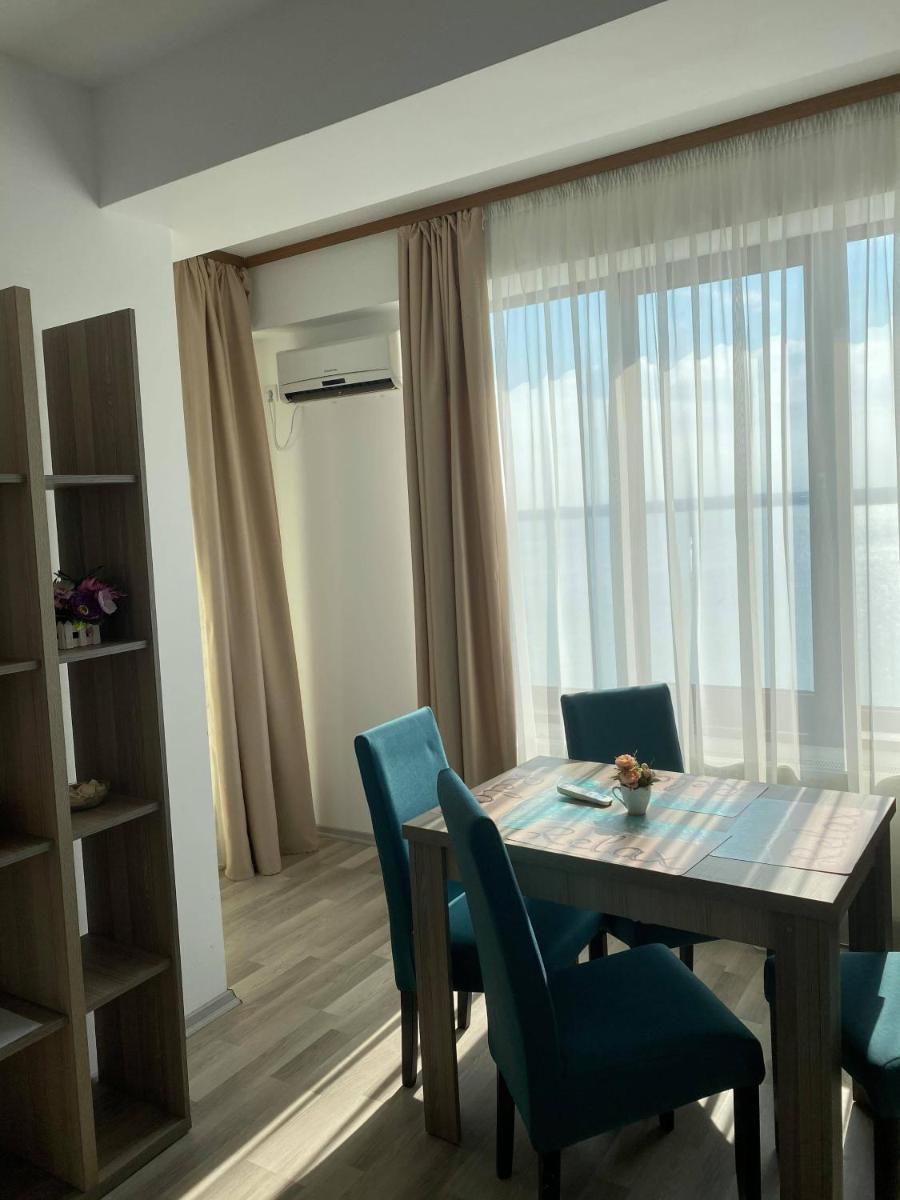 Lake View Apartment Mamaia Summerland view 2