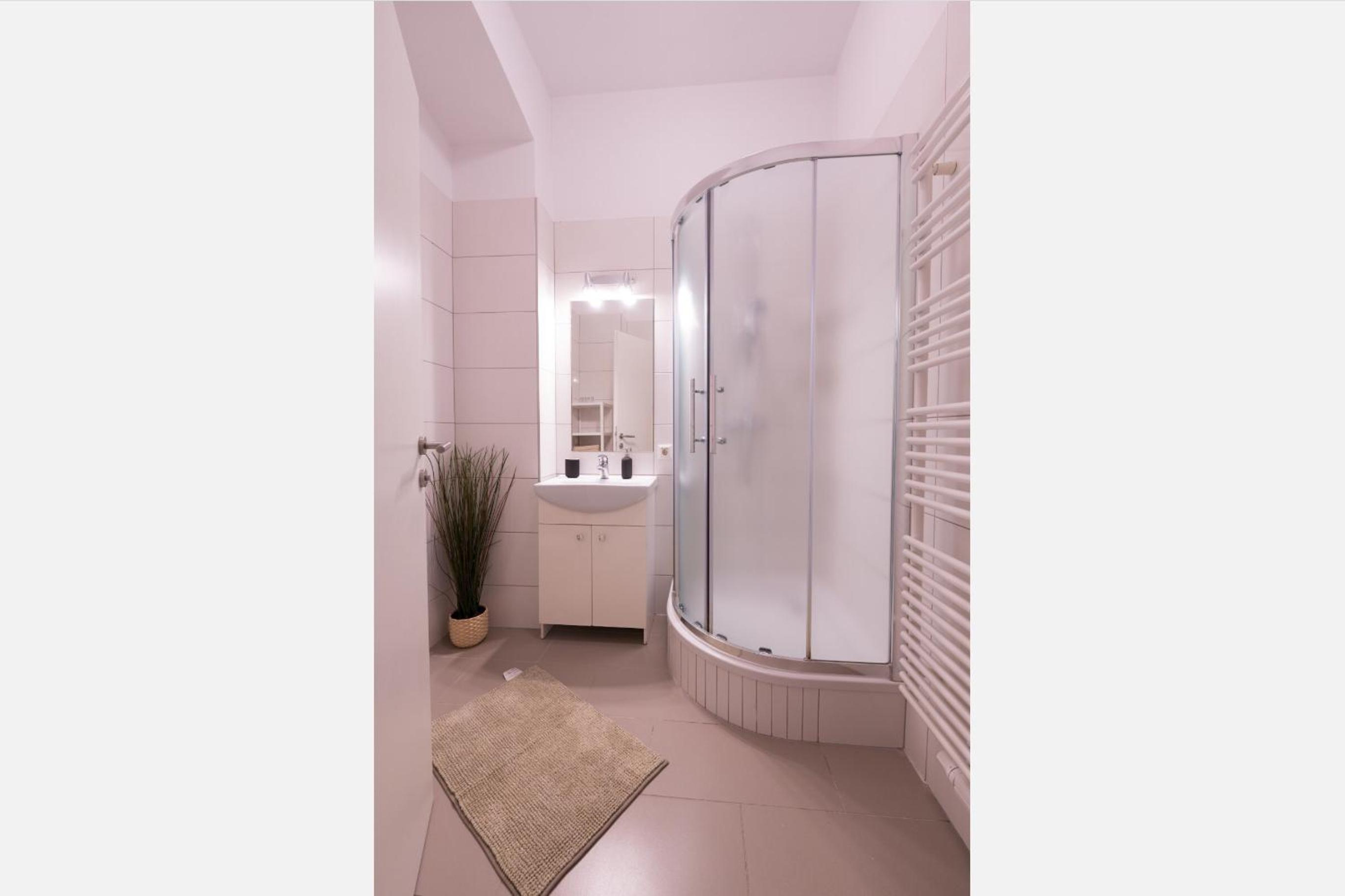 Charming Flat & Balcony near Central Station l BG5