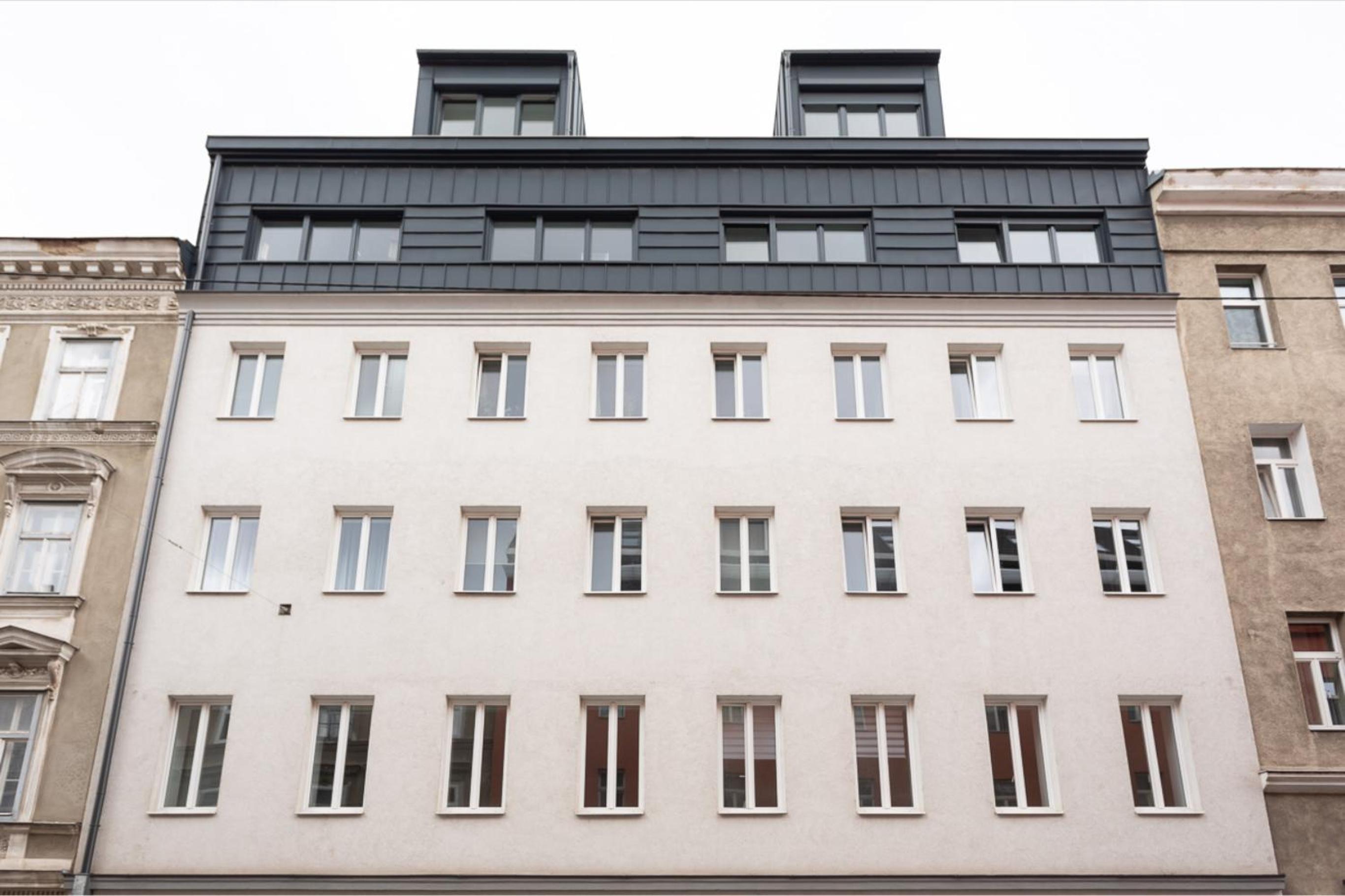 Charming Flat & Balcony near Central Station l BG5