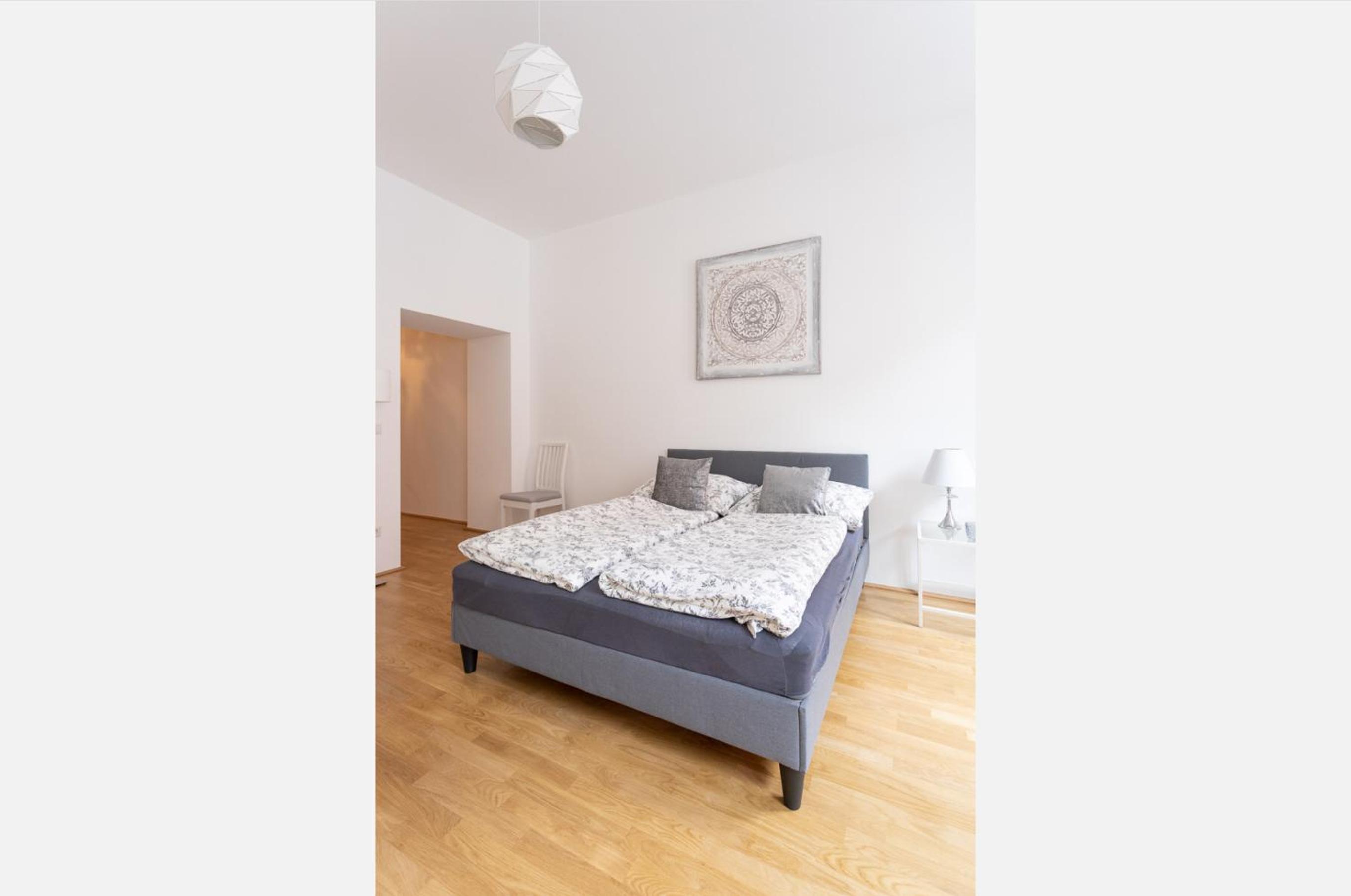 Charming Flat & Balcony near Central Station l BG5