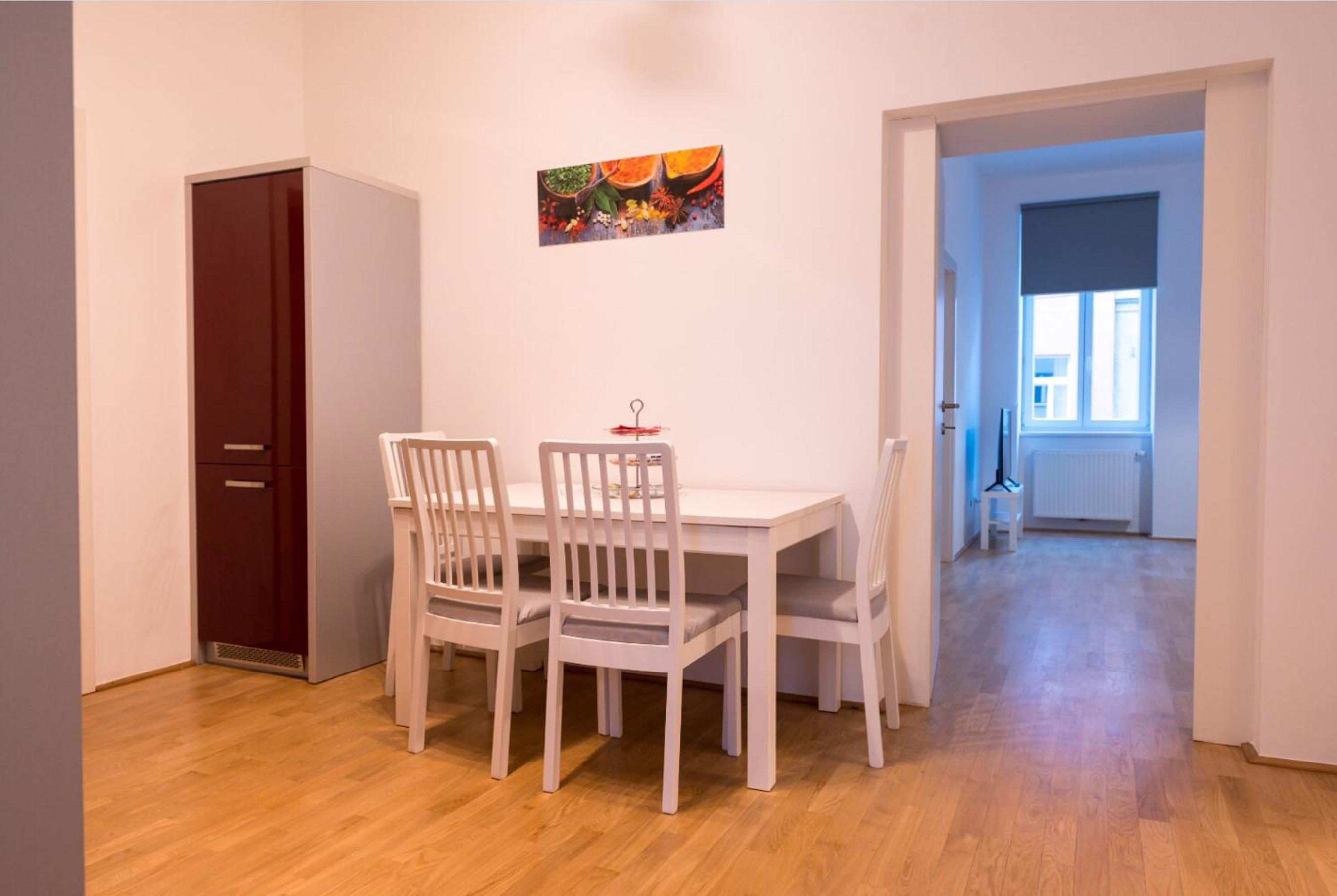 Charming Flat & Balcony near Central Station l BG5