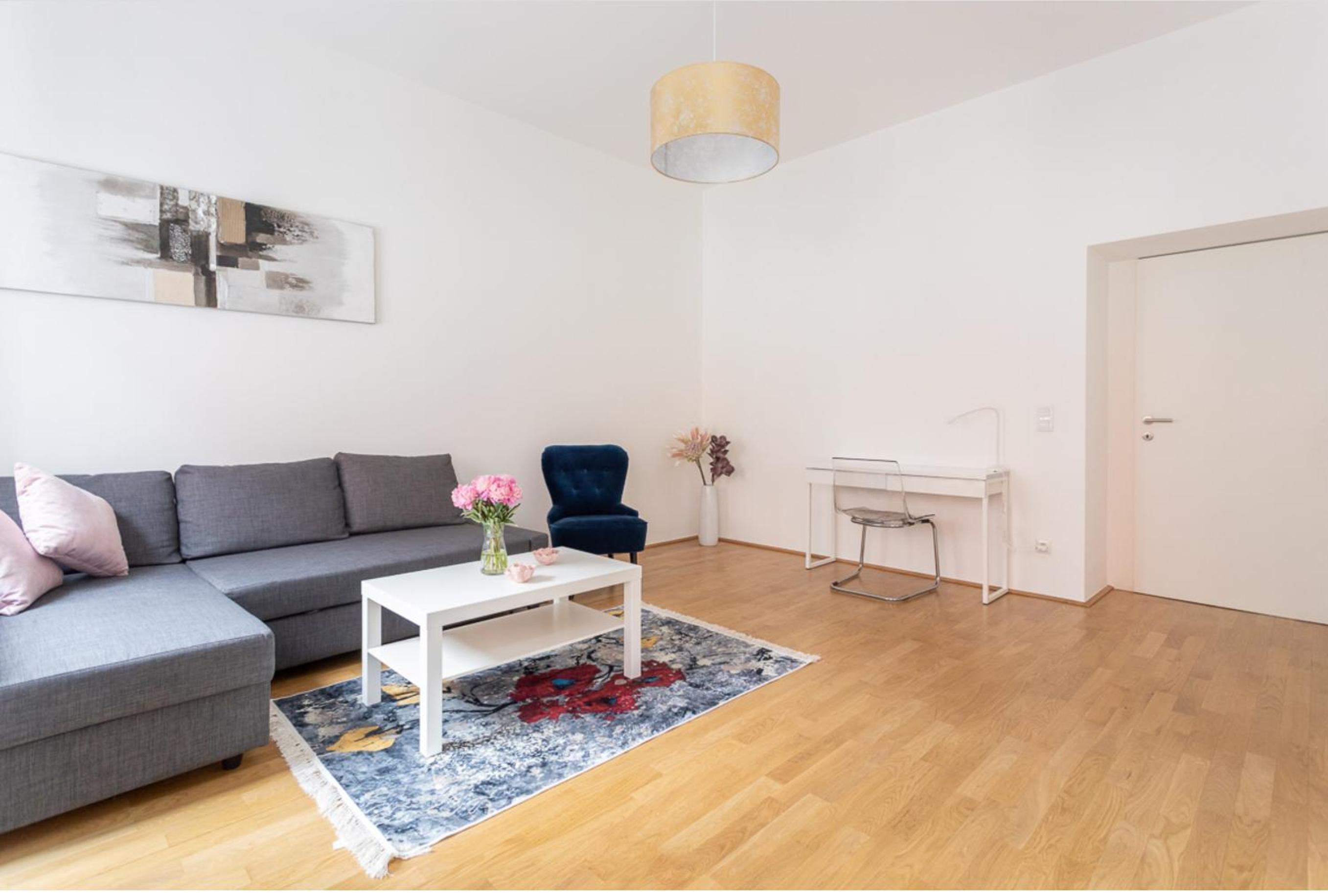 Charming Flat & Balcony near Central Station l BG5