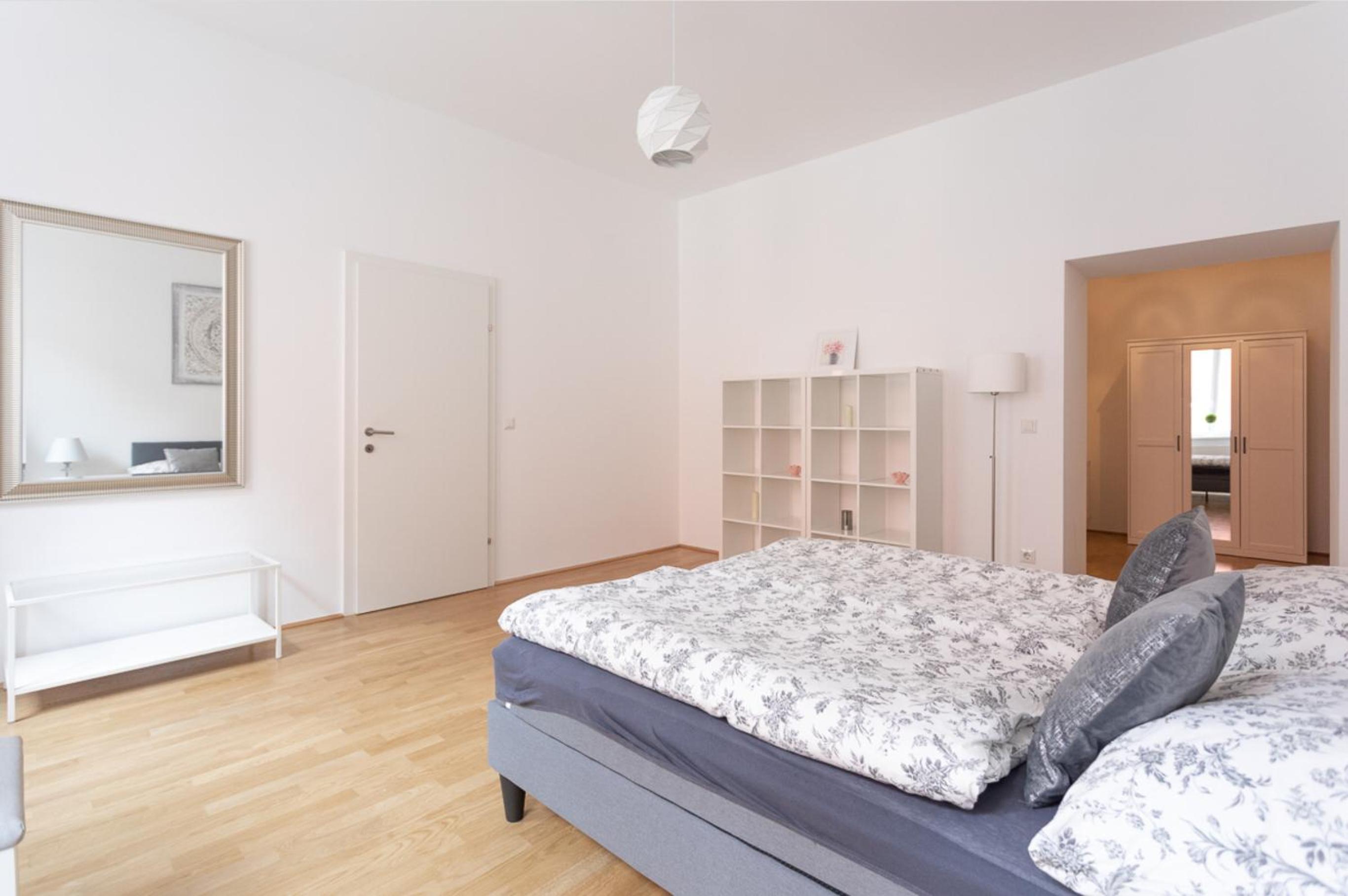Charming Flat & Balcony near Central Station l BG5