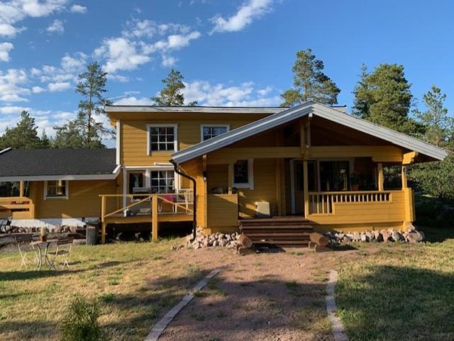 Luxury Holiday Home with Private Lake