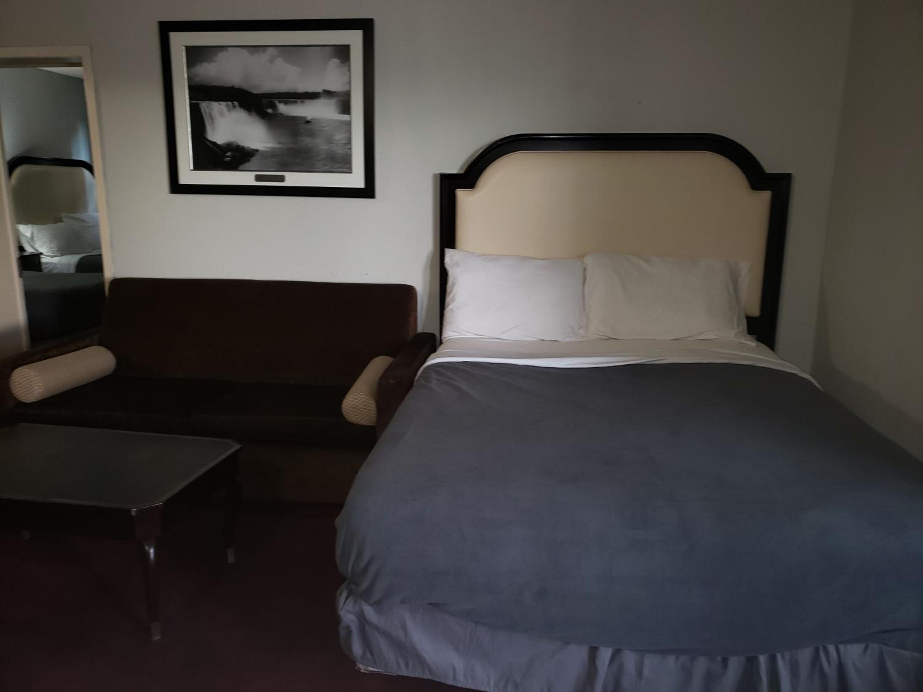 Niagara Falls Courtside Inn - Image 4