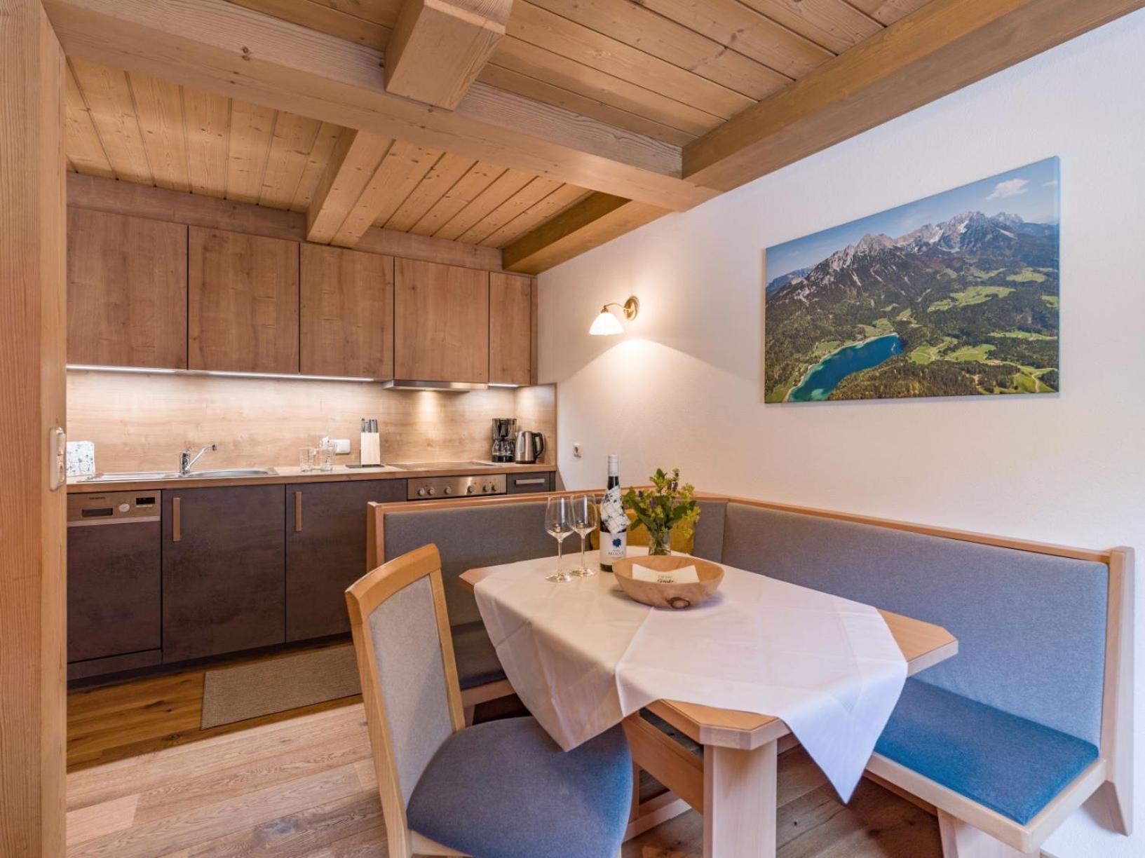 Pension Hinterholzer Apartments und Zimmer