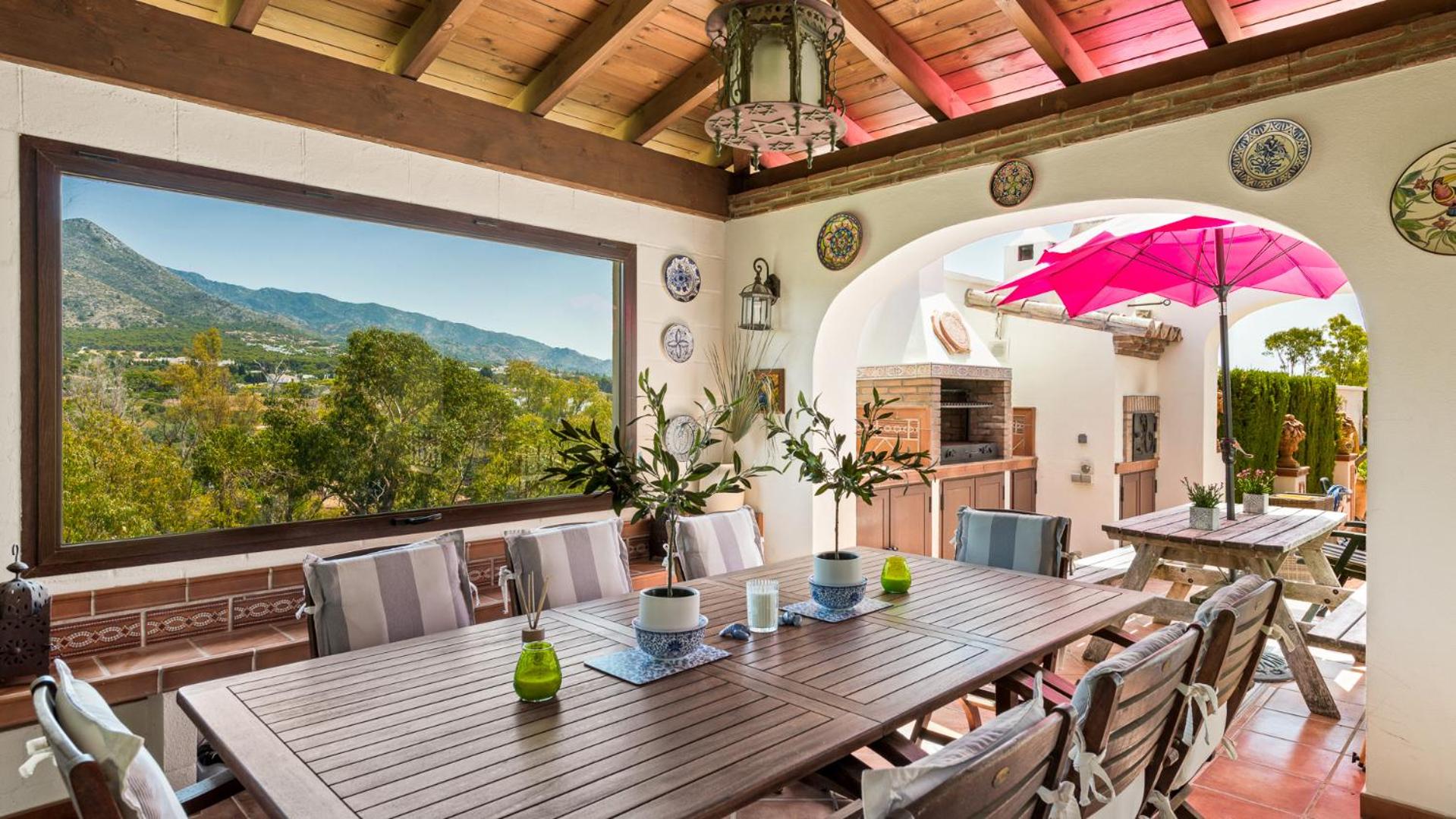 Golden Mile Villa Close to Beach view 5