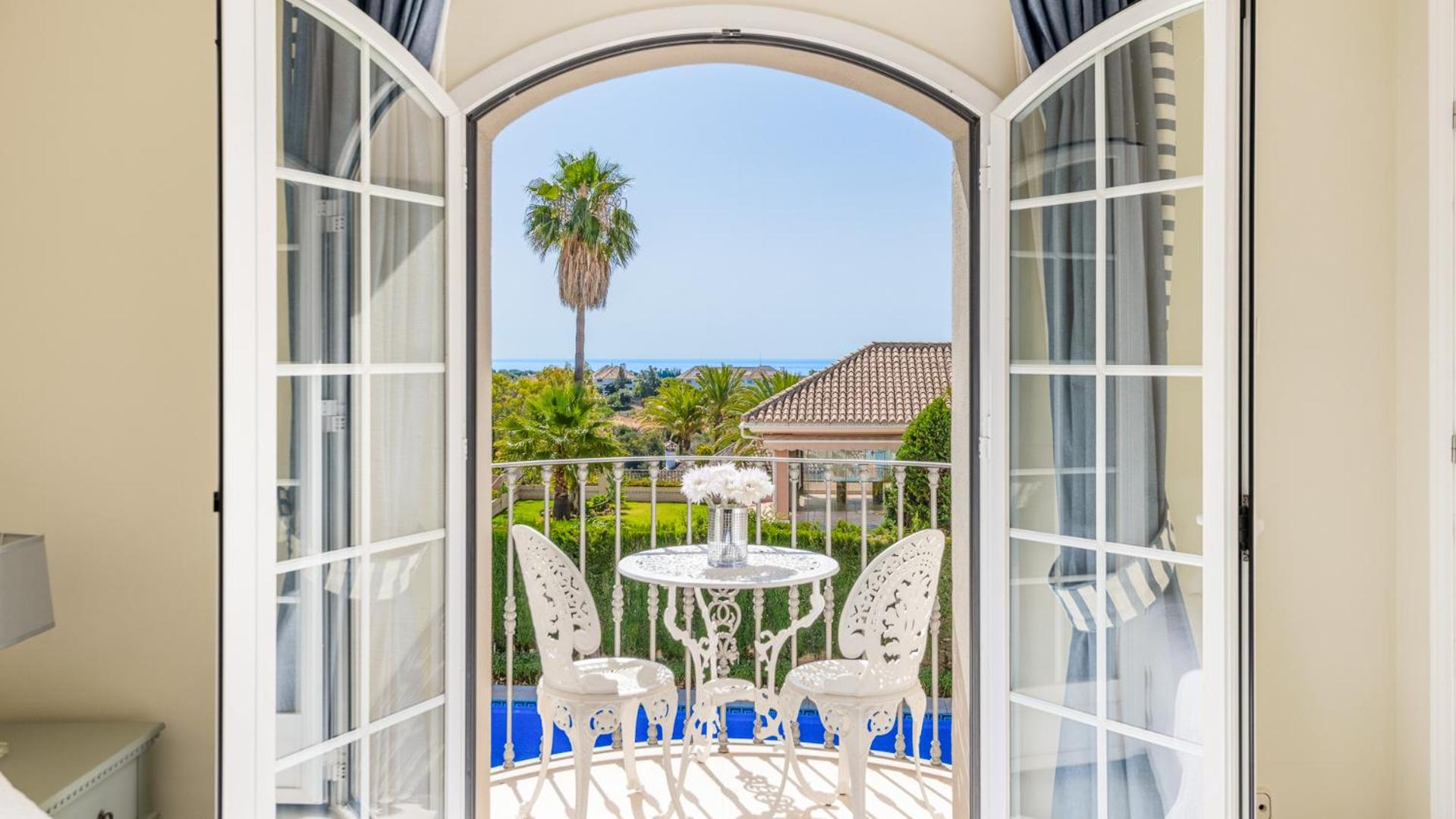 Golden Mile Villa Close to Beach photo 3