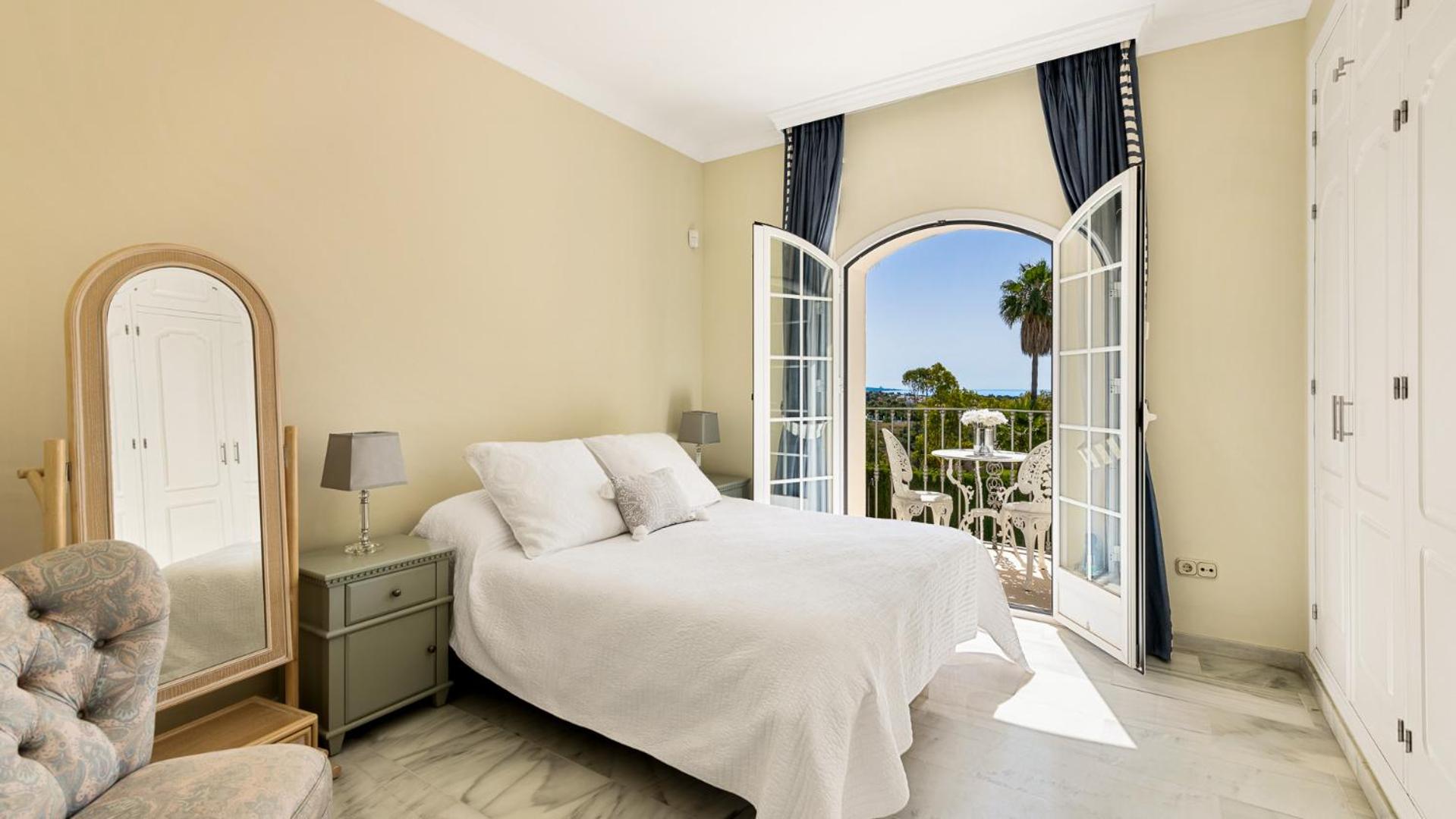 Golden Mile Villa Close to Beach photo 4