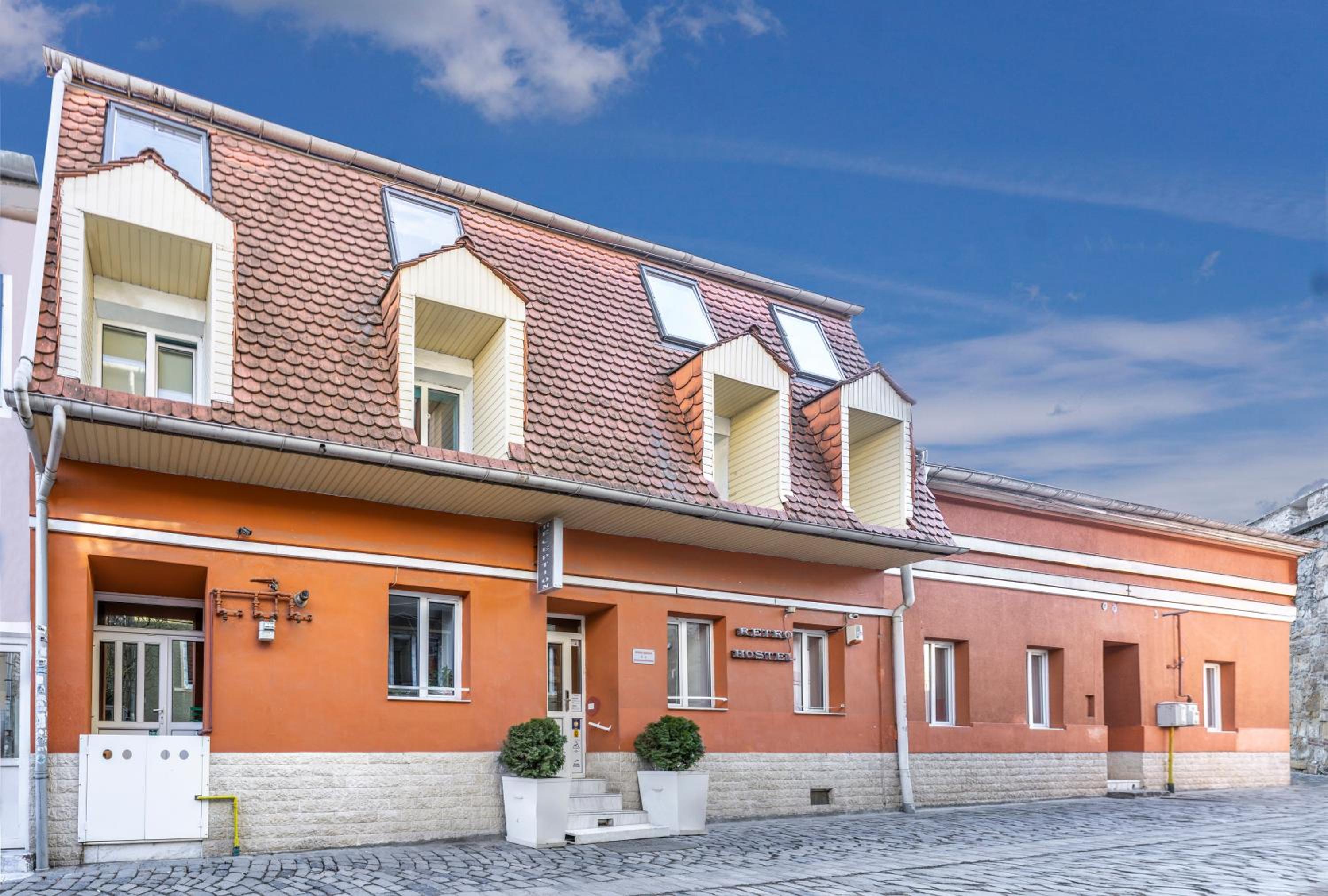 Hotel Retro Hostel - Image 1