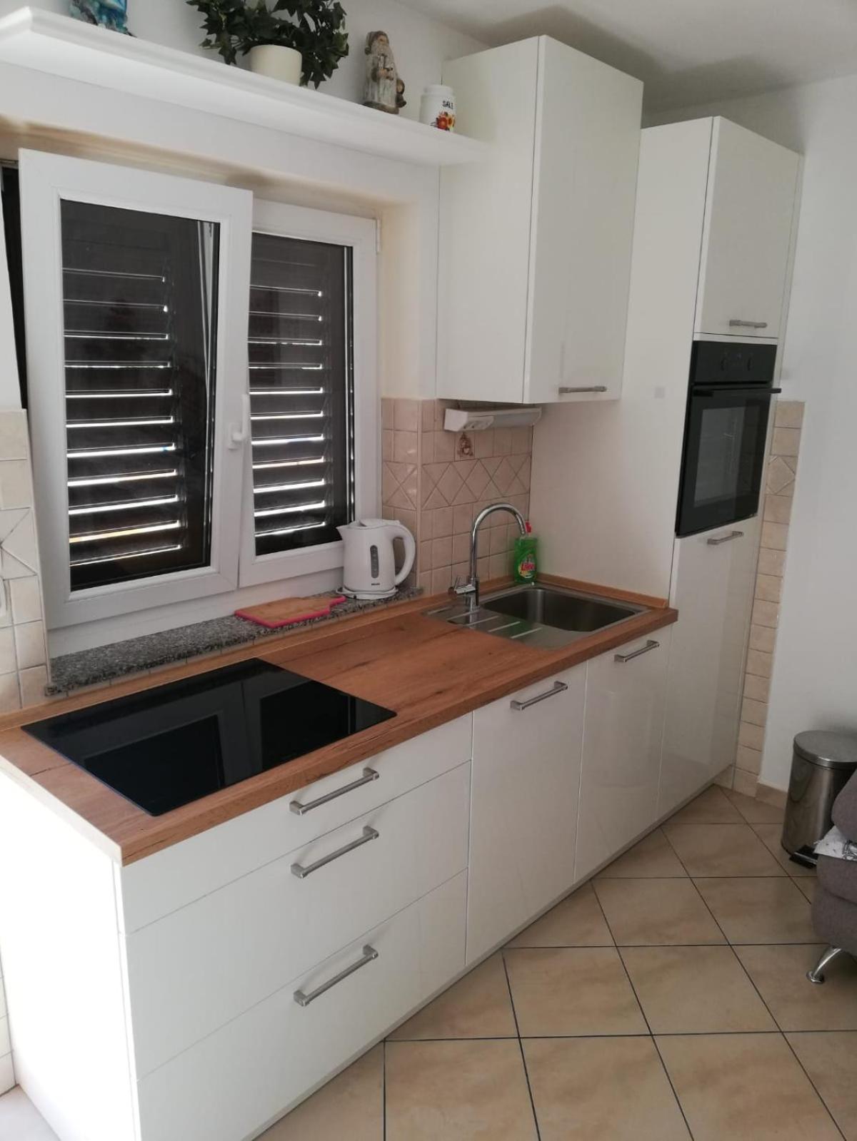 Lanterna Puntamika apt. near beach view 4