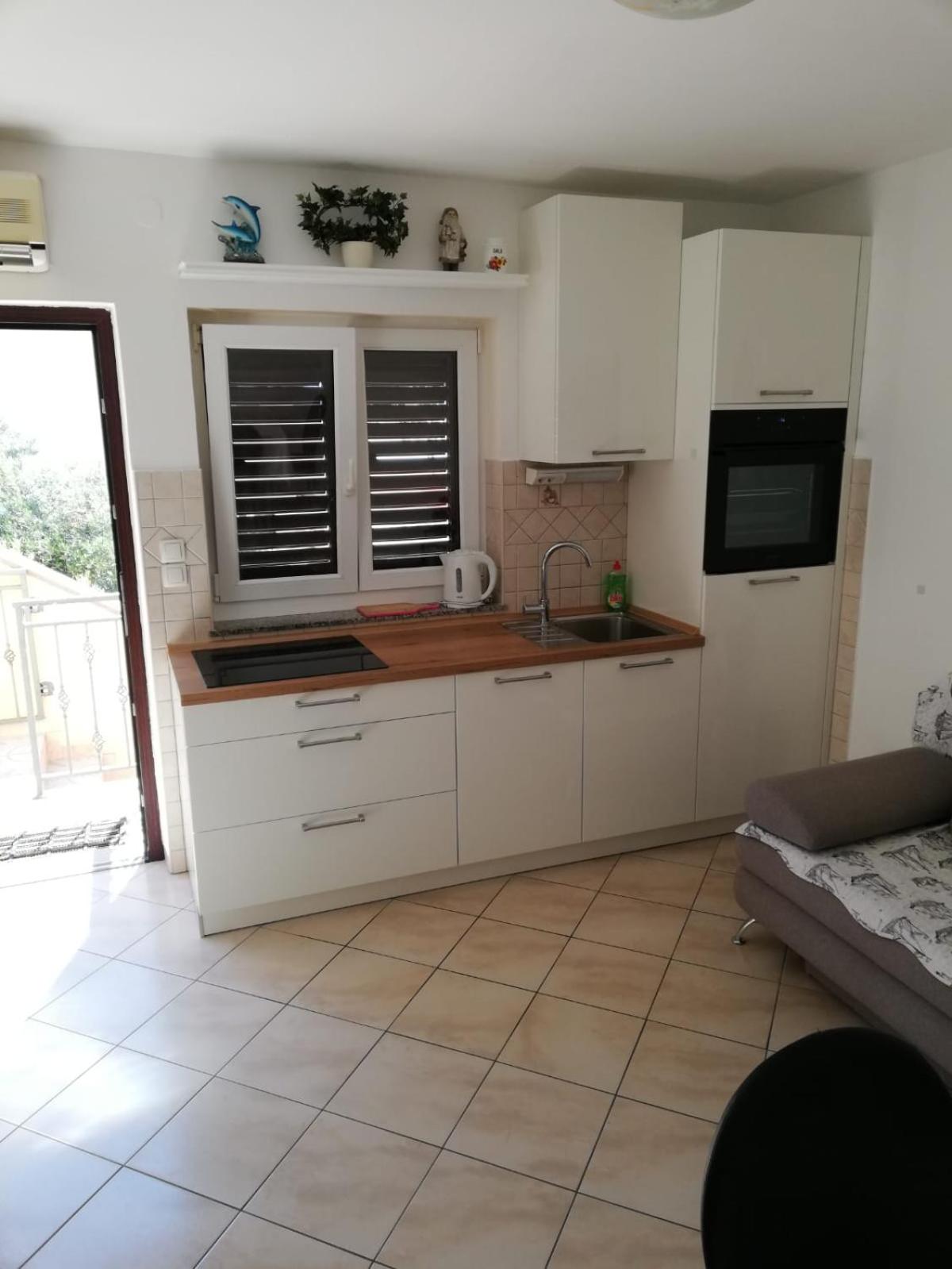 Lanterna Puntamika apt. near beach view 5