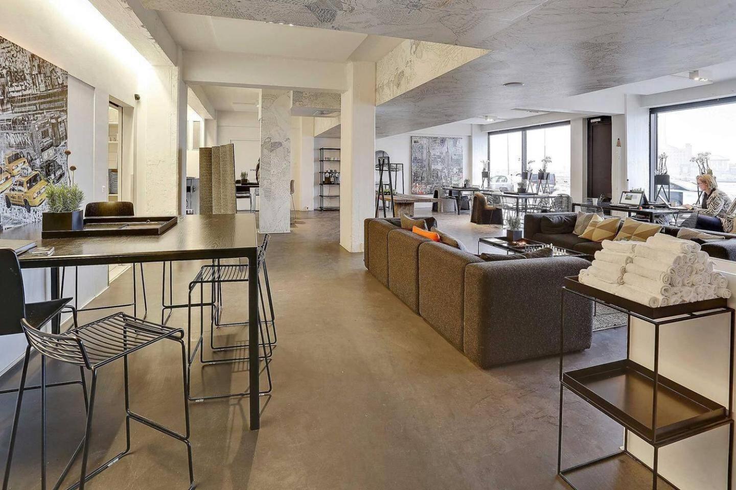 High-end apartment with rooftop terrace and gym