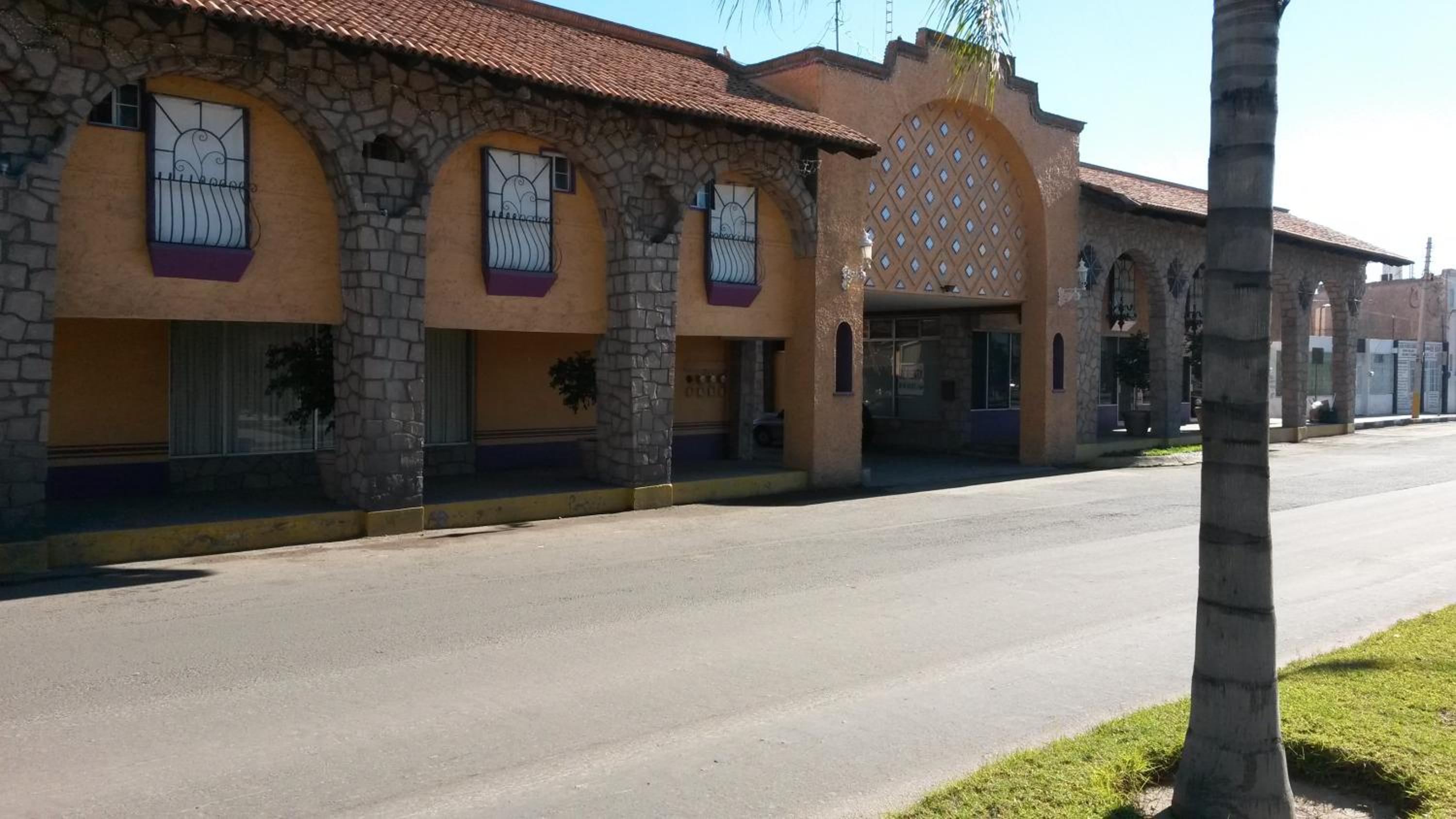 Hotel Los Arcos - Image 1