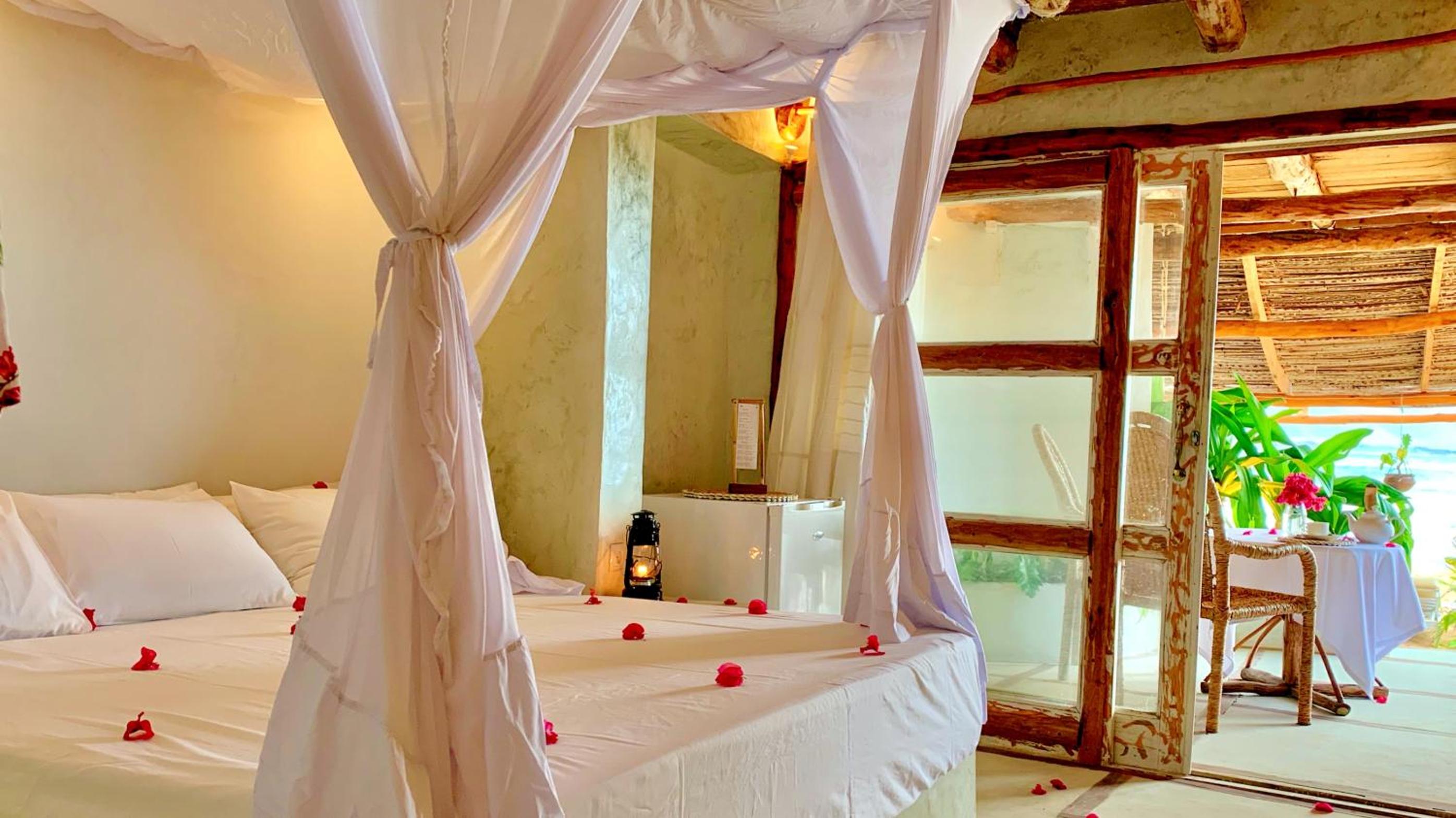 Casa na Praia Tofo- beach front hotel