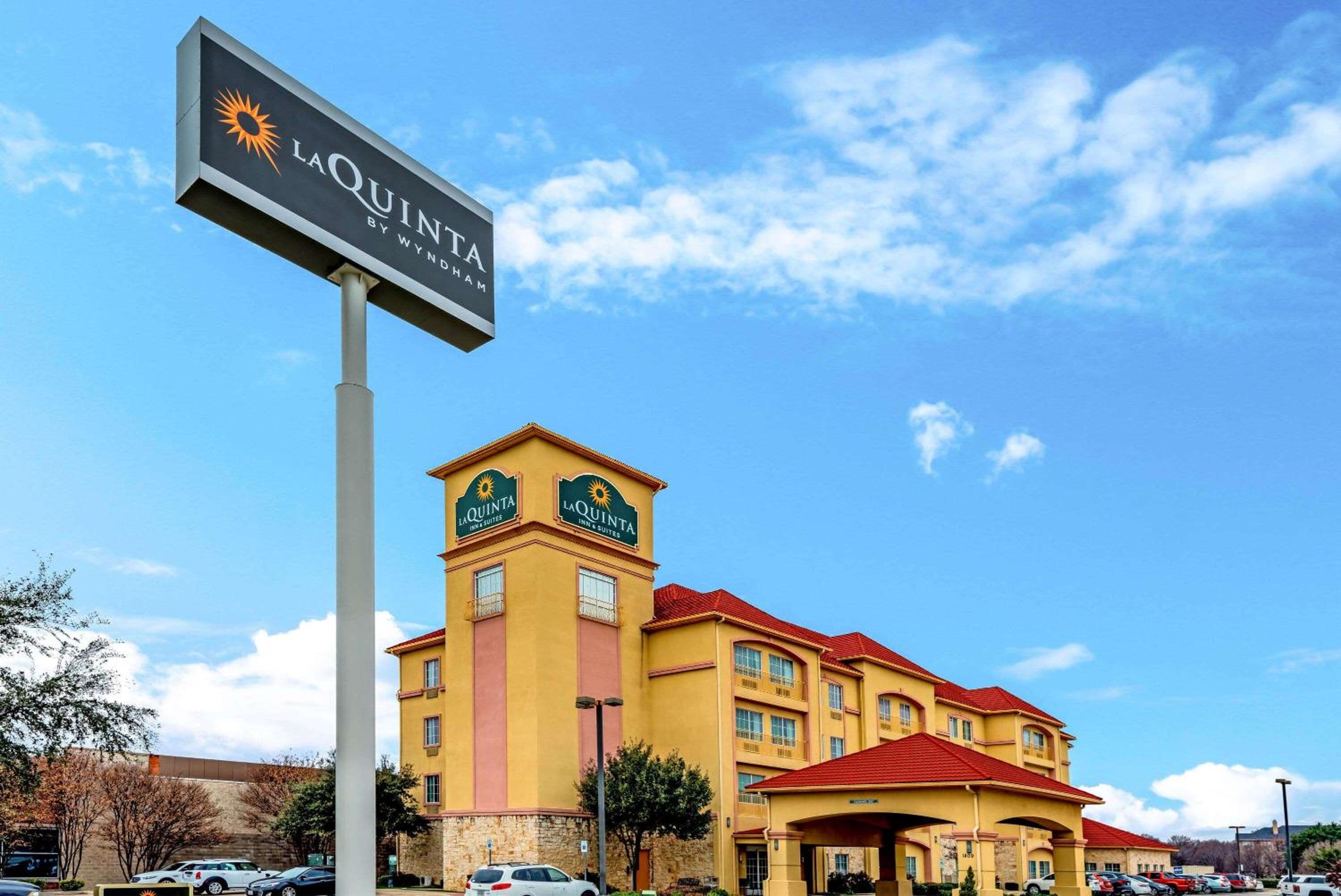 Hotel La Quinta Inn & Suites by Wyndham DFW Airport West - Bedford