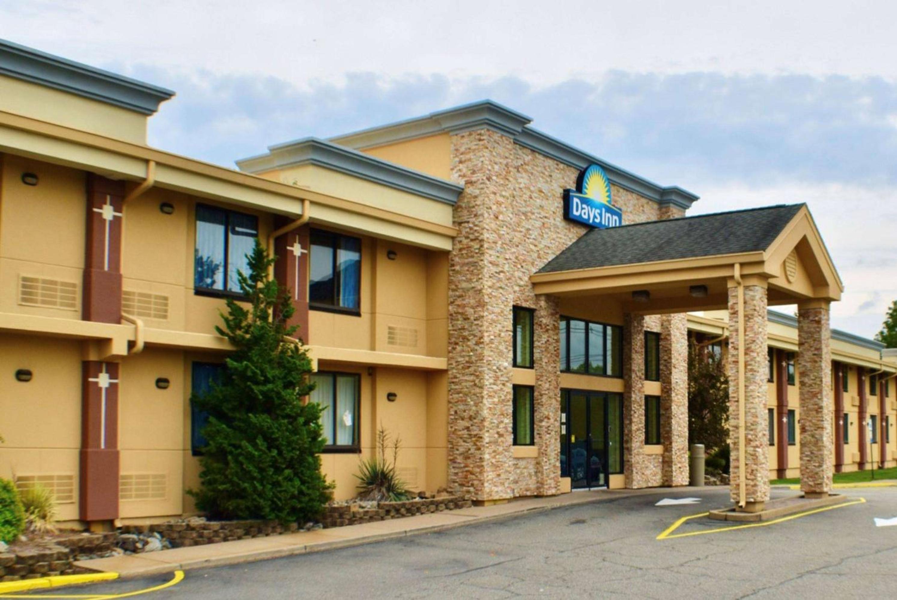 Days Inn by Wyndham Wayne - Image 2
