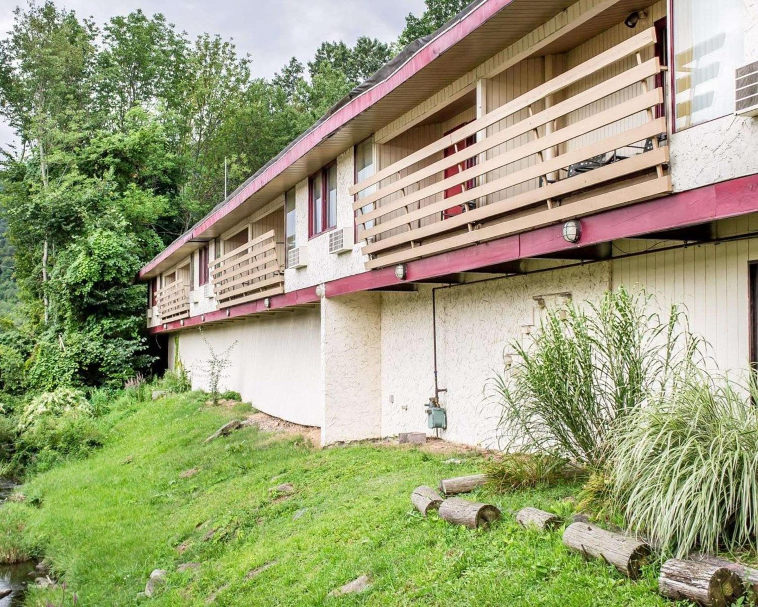 Econo Lodge Clarks Summit - Scranton view 2