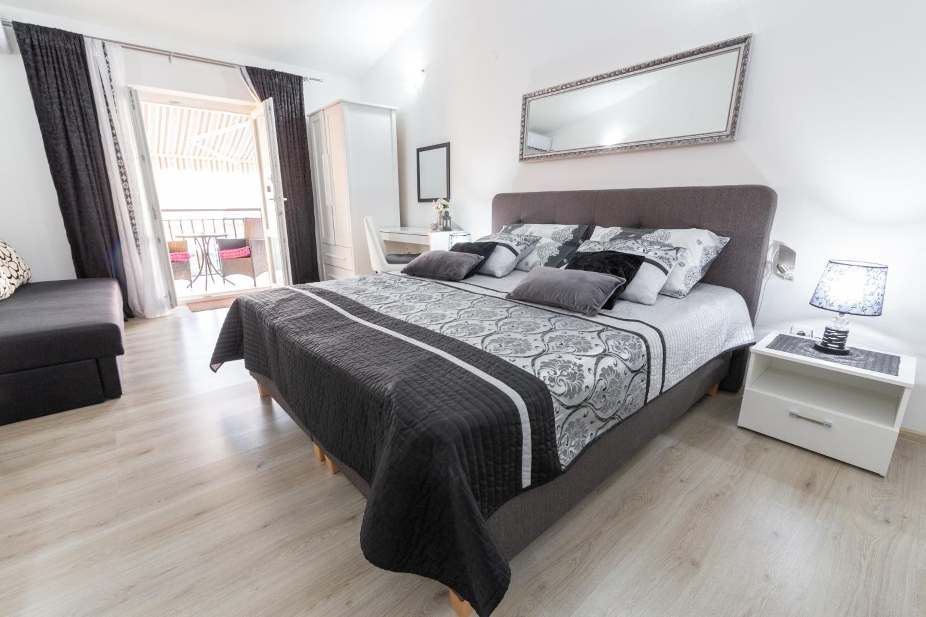 Photo 110