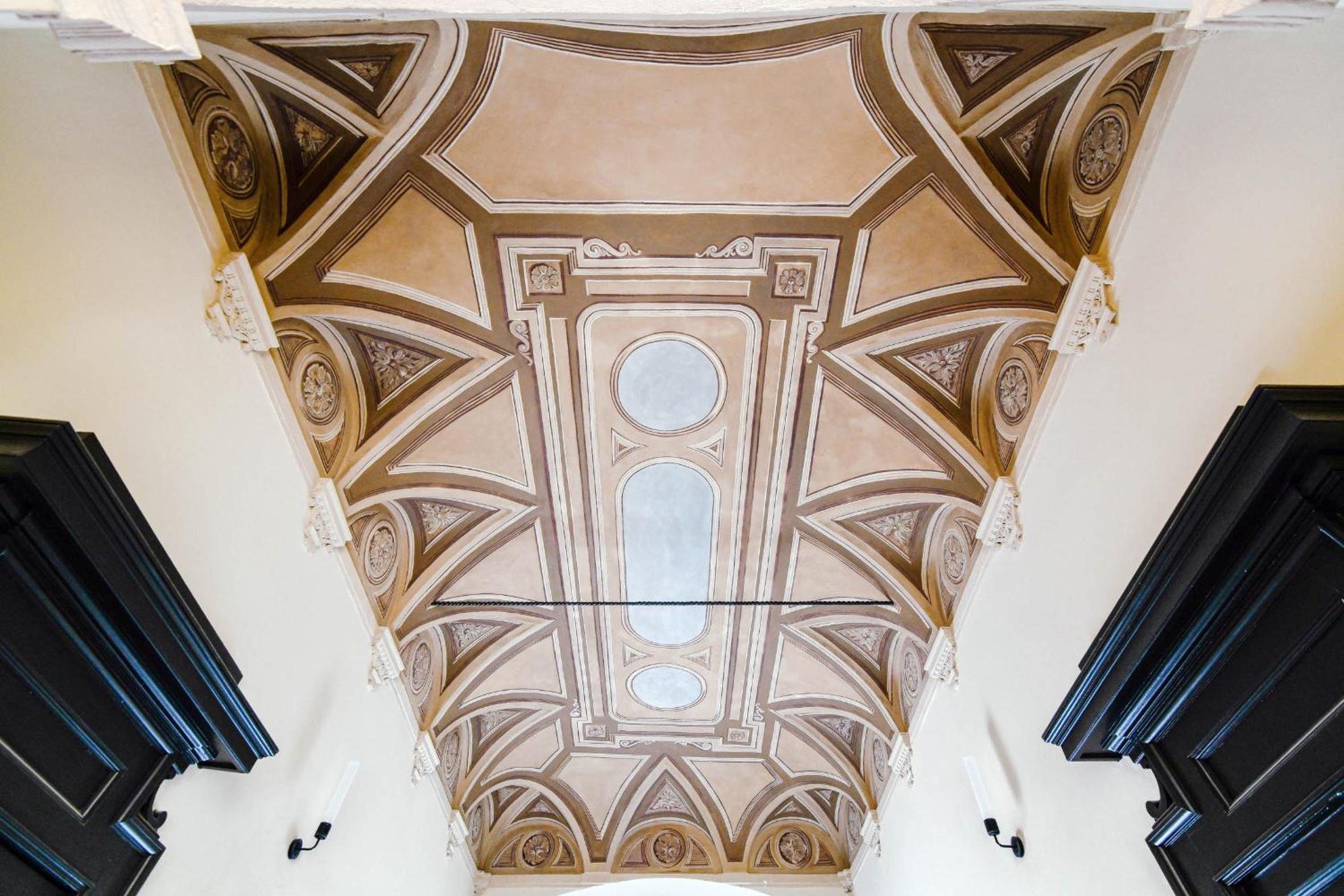 Cathedral Suite - The House Of Travelers photo 4