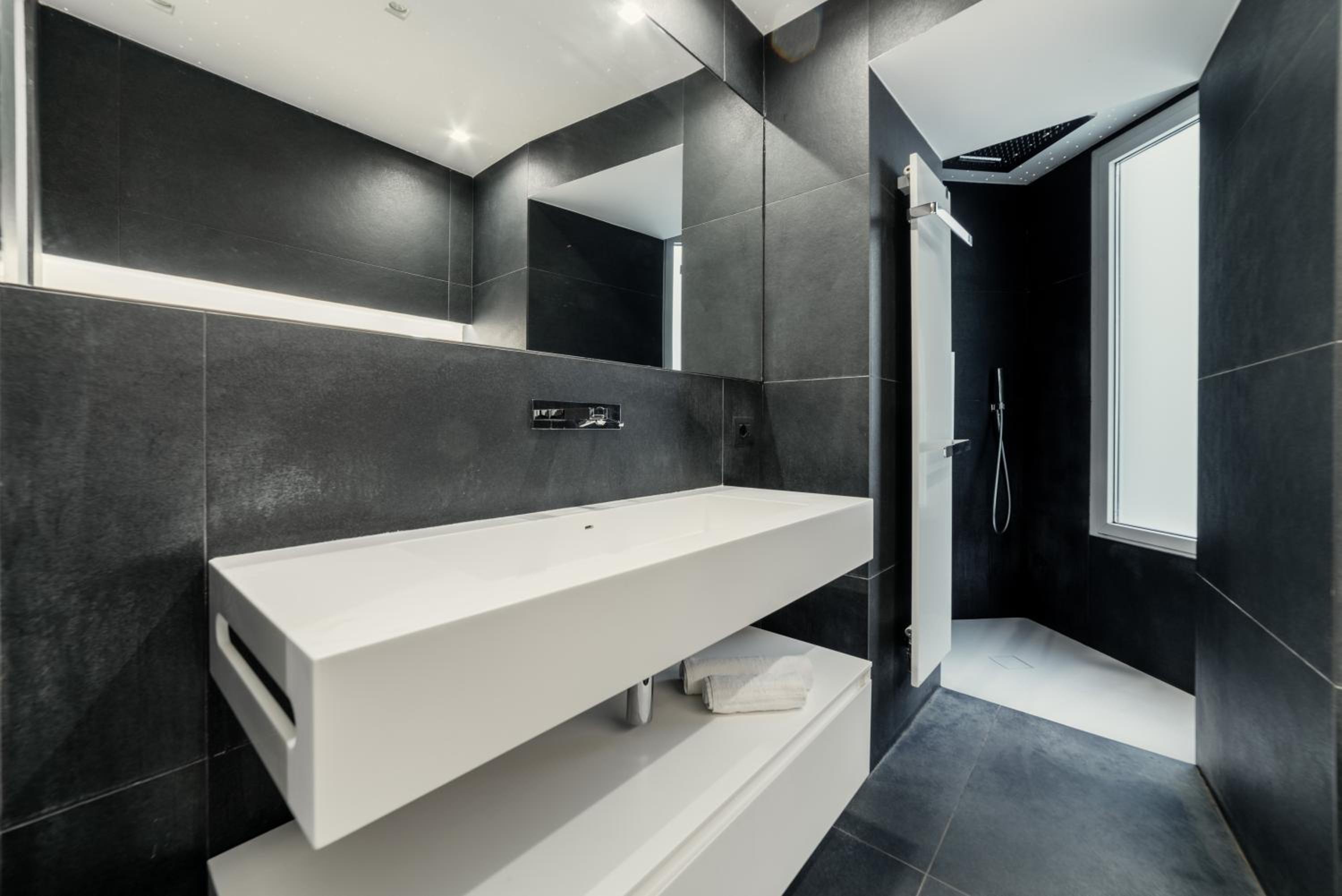 Domus Quiritum Elite, Vatican luxury apartment