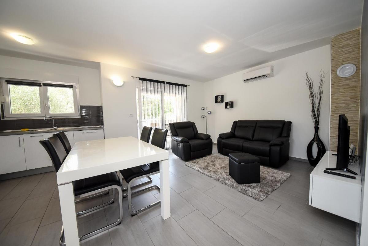 Apartments Niko view 2