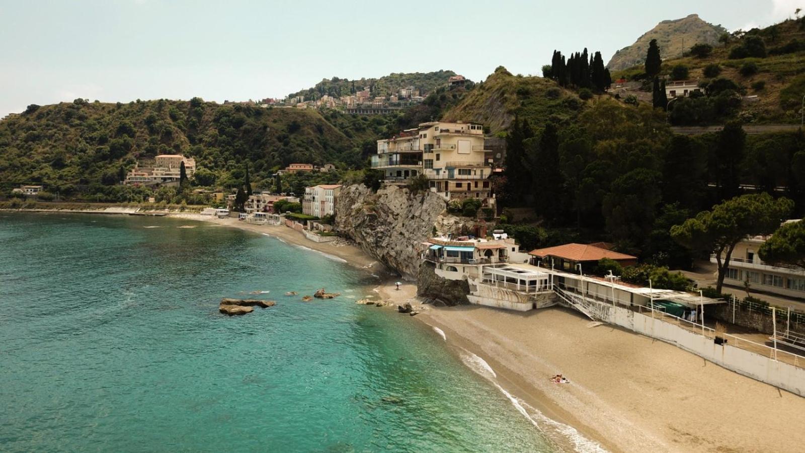 Mare Roccia beachfront apartment view 2