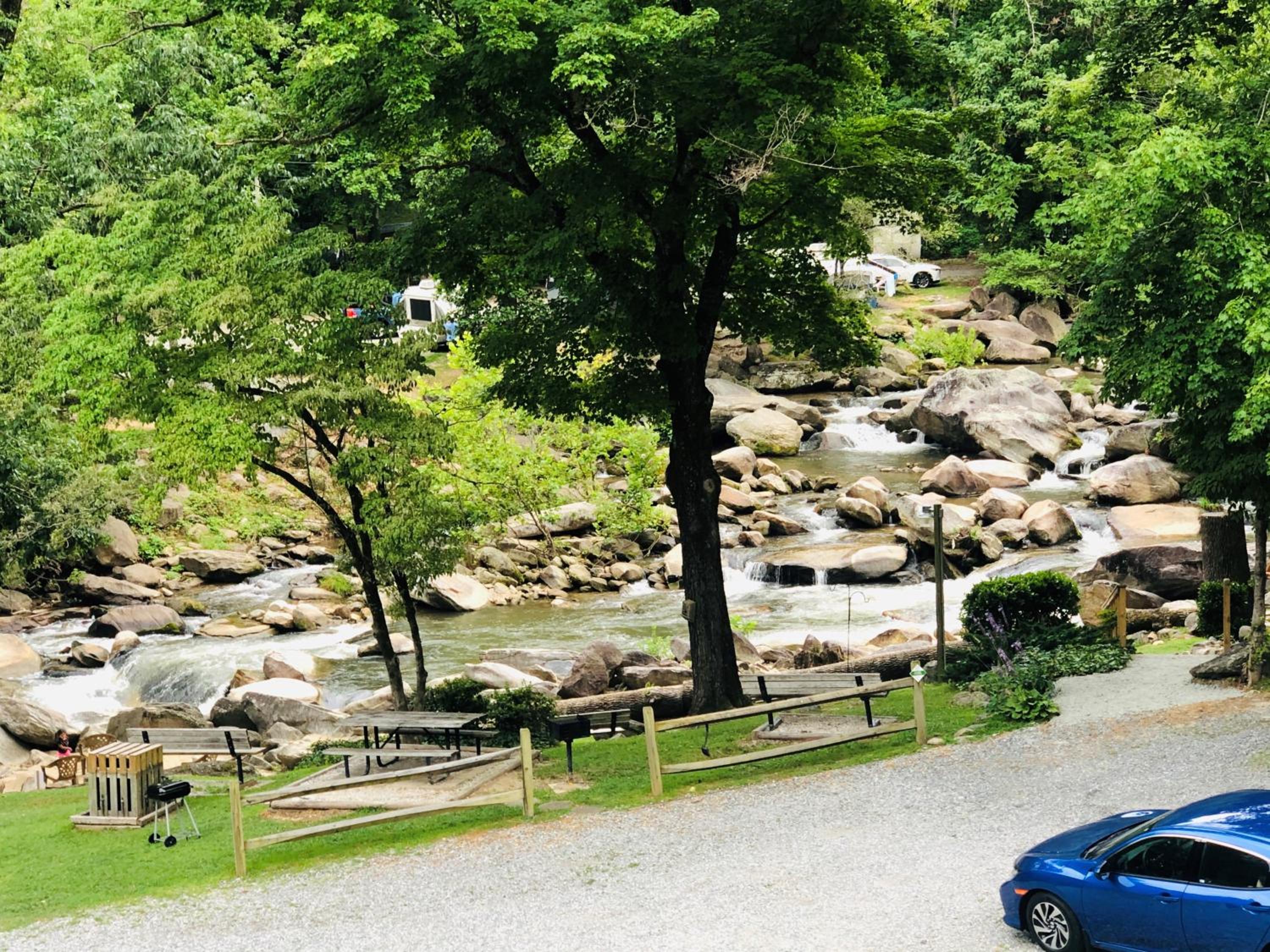 The Evening Shade River Lodge and Cabins