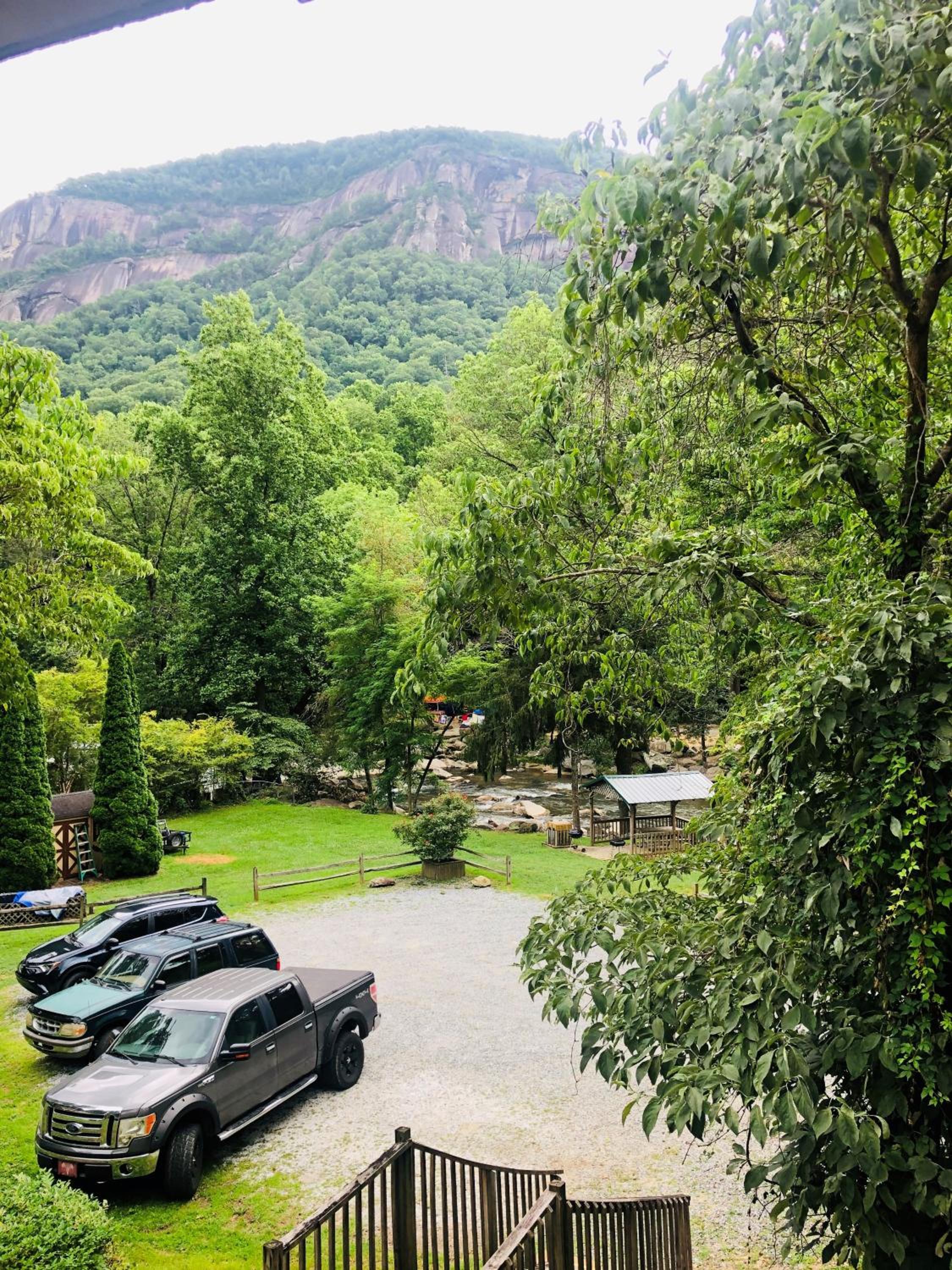 The Evening Shade River Lodge and Cabins
