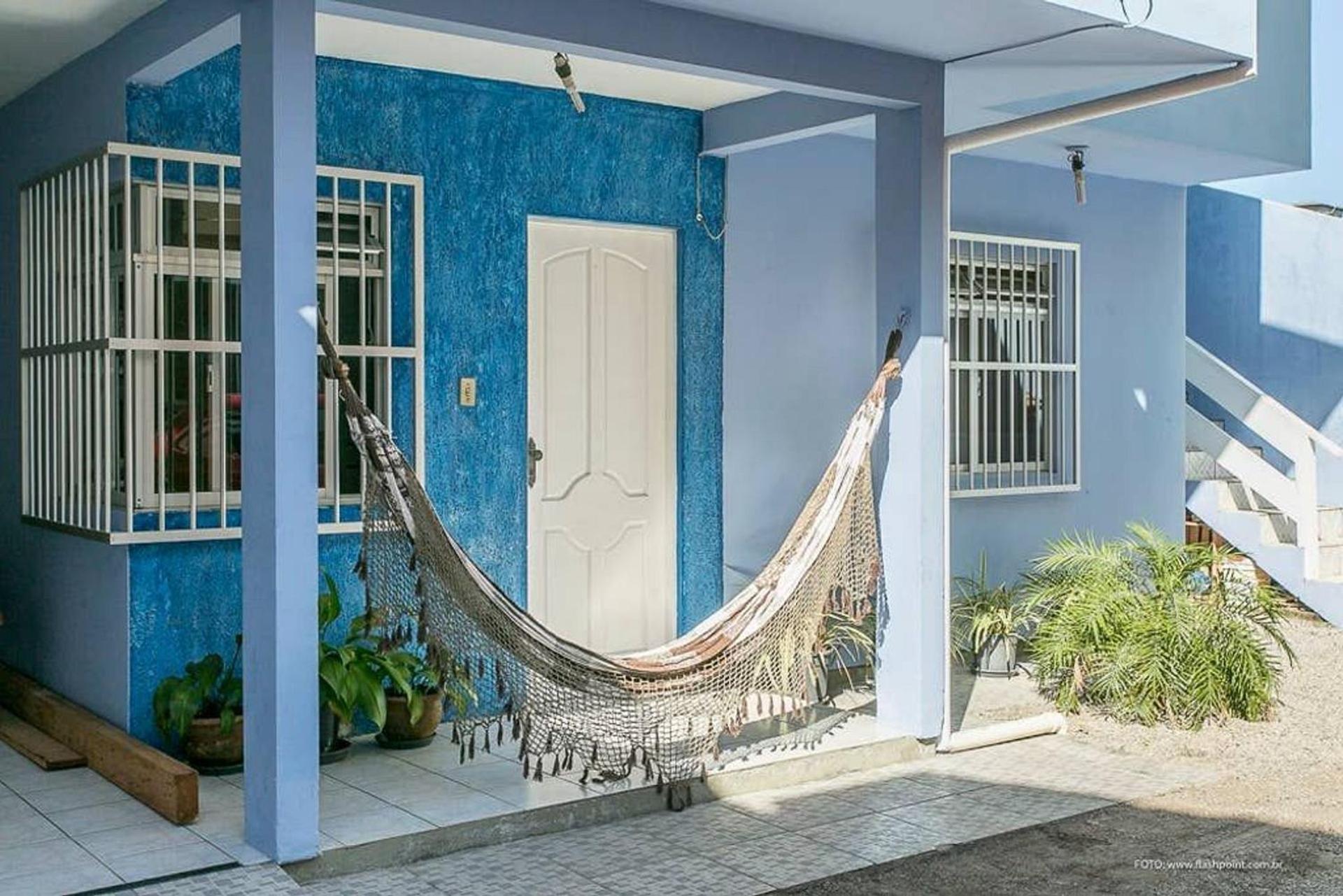 Casa 150m da praia em pátio familiar