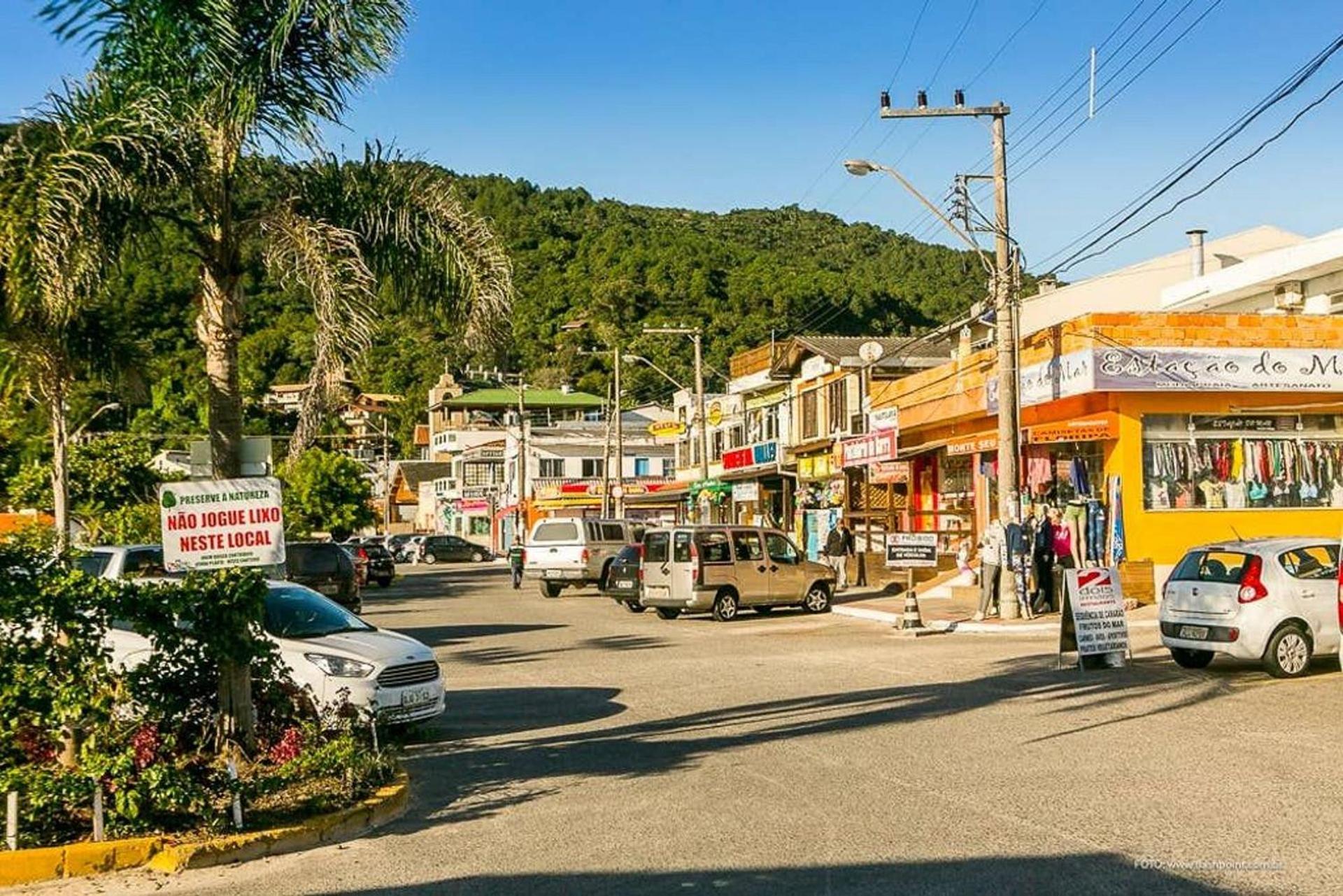 Casa 150m da praia em pátio familiar