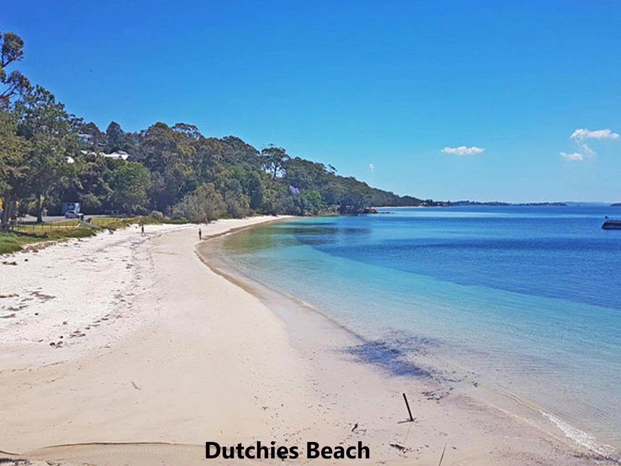 Baggies On Dutchies, 9 Burbong Street - Large pet friendly house with spectacular waterviews, Wi-Fi and air con