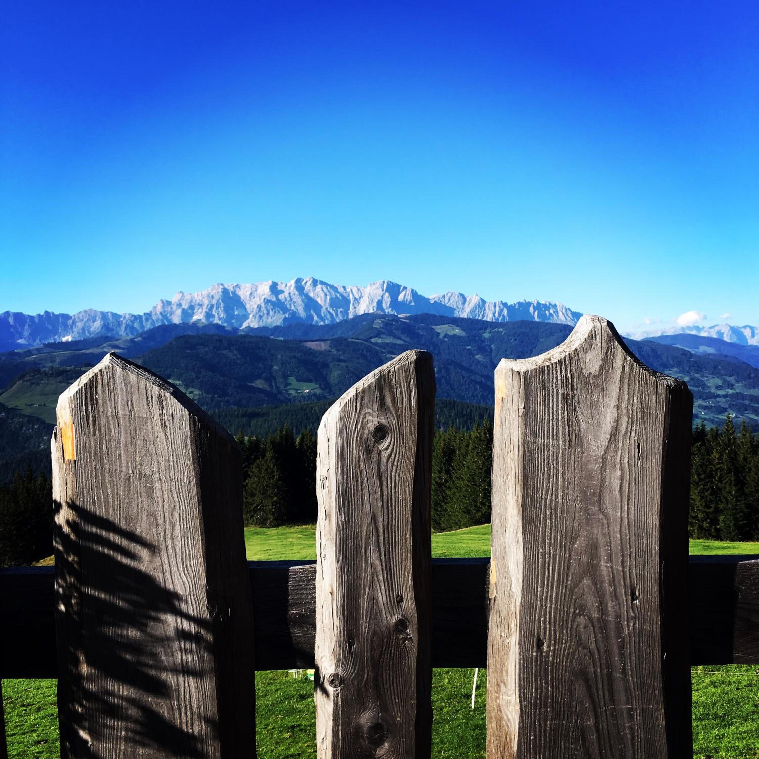 Chalet Franzi - Ruhiges Chalet mit Bergblick, Garten und gratis Eintritt ins Solarbad