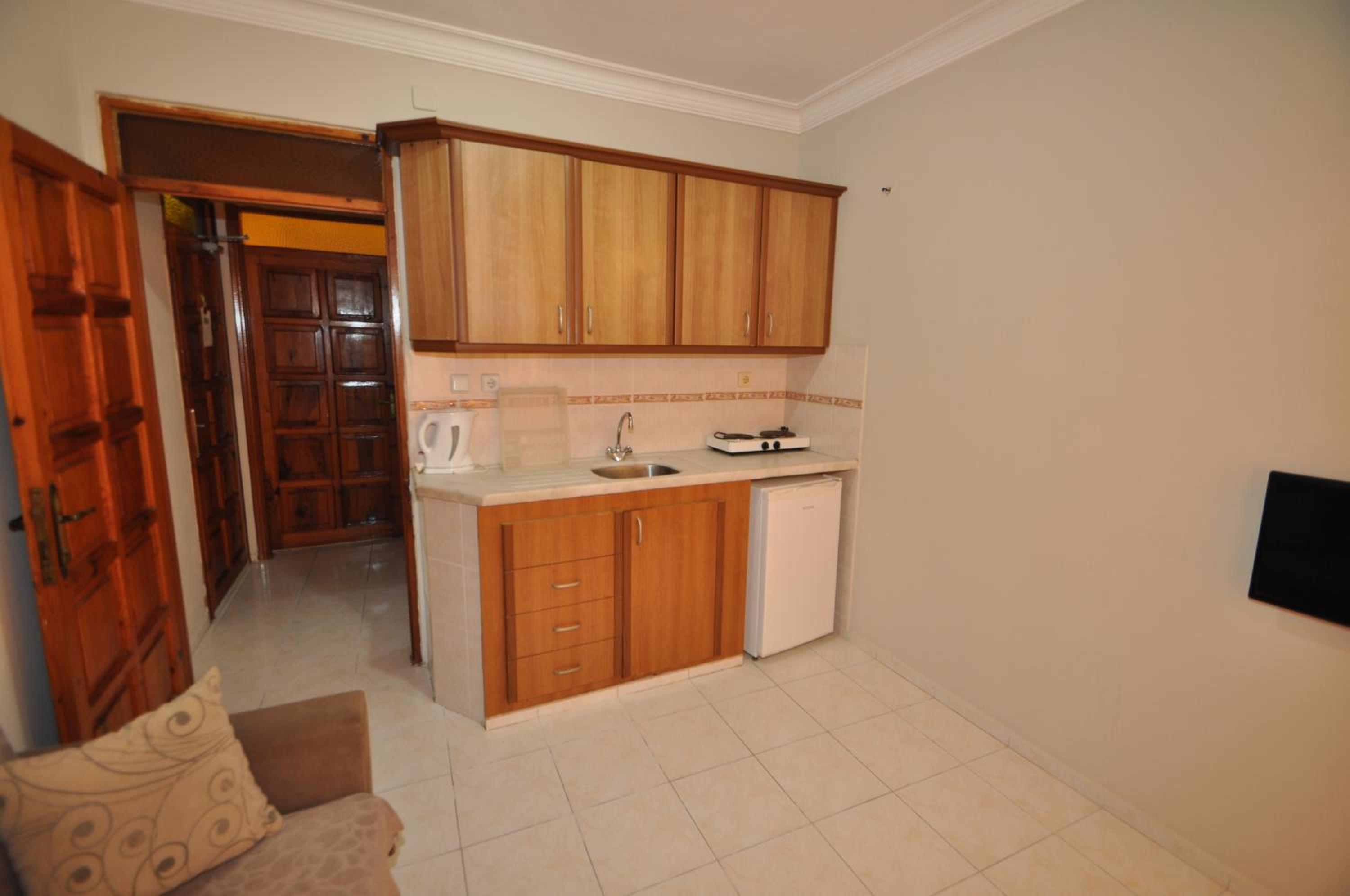 Defne & Zevkim Hotel - Image 11