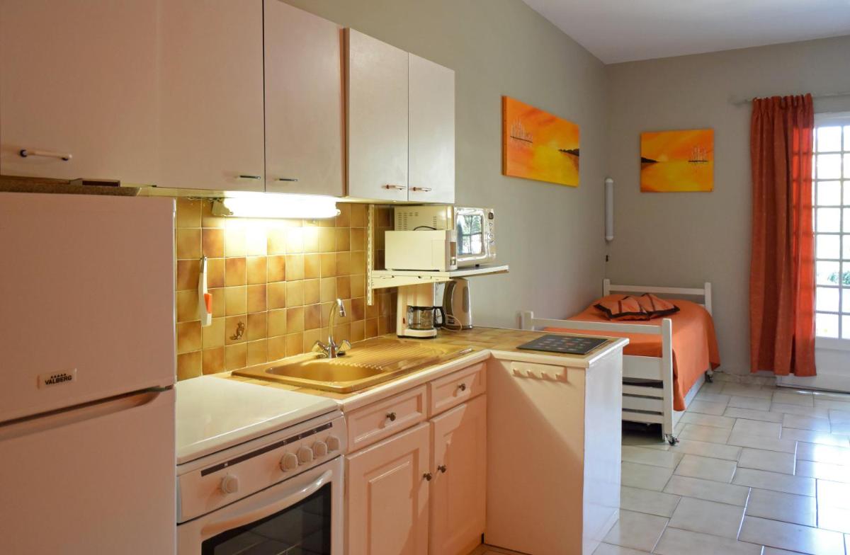 APPARTEMENTS DANS VILLA EN REZ DE JARDIN view 5
