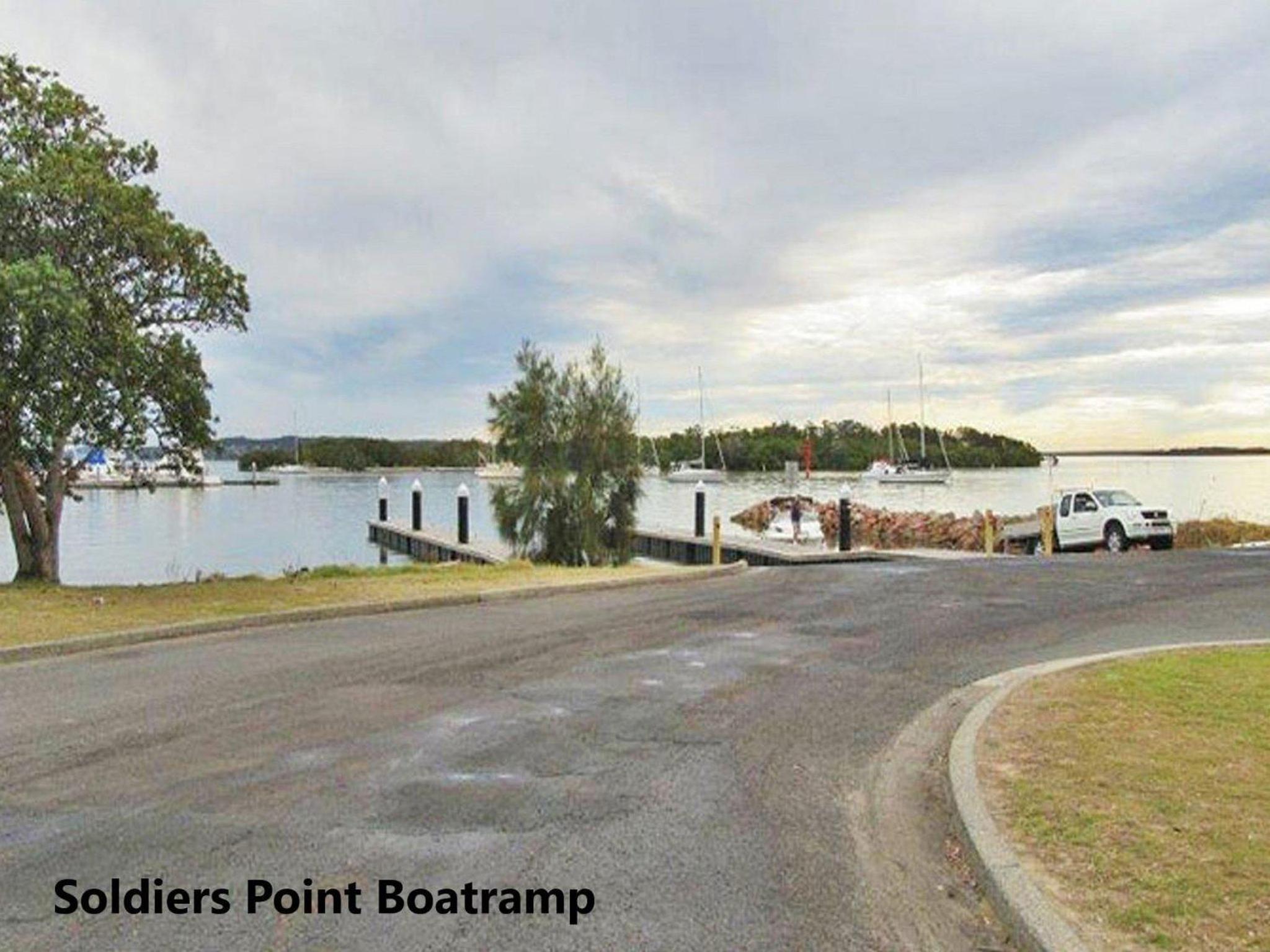 2 137 Soldiers Point Road luxury unit on the waterfront with aircon and free unlimited WiFi