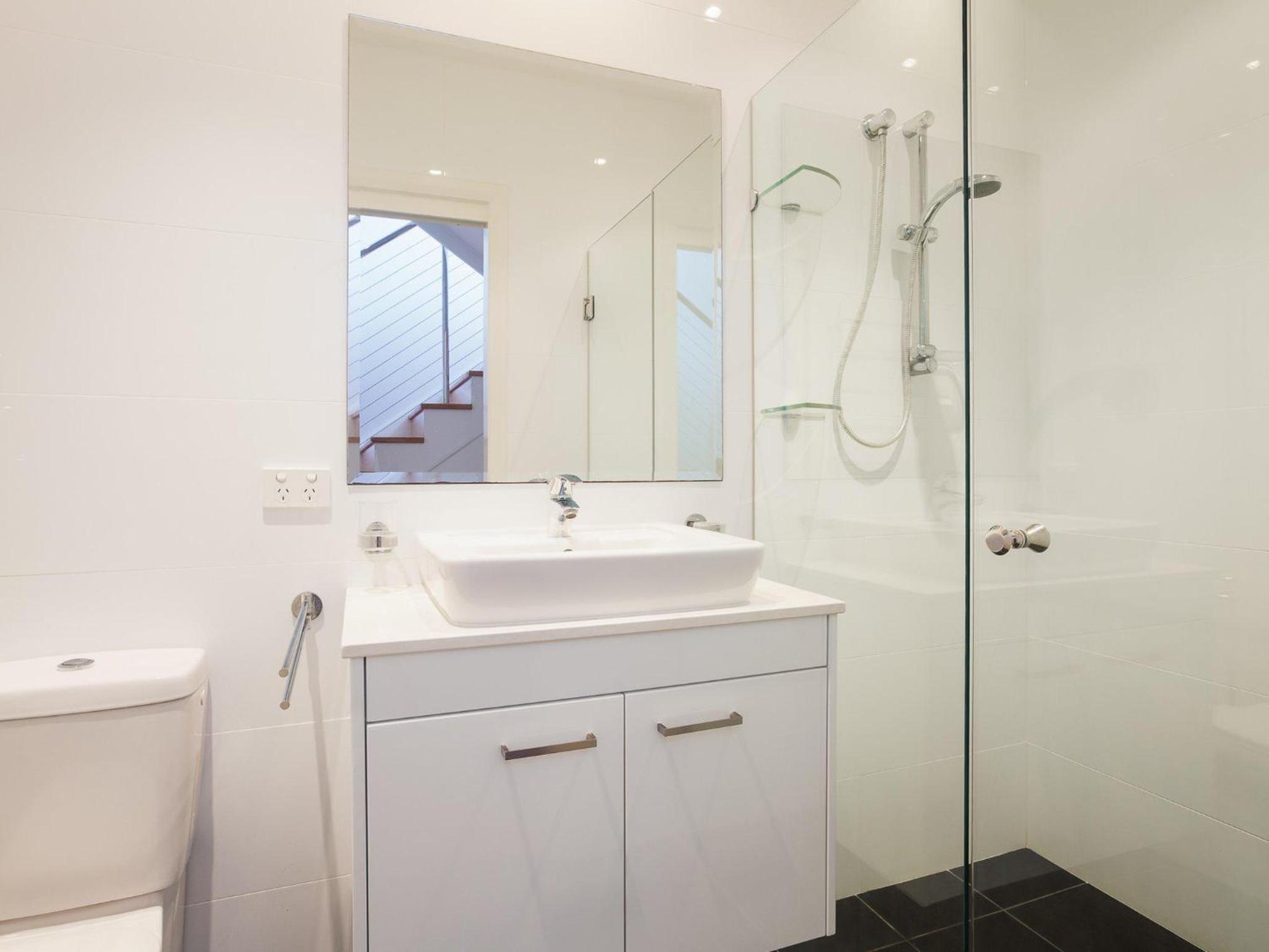 7 Judith Street Stunning duplex with ducted air